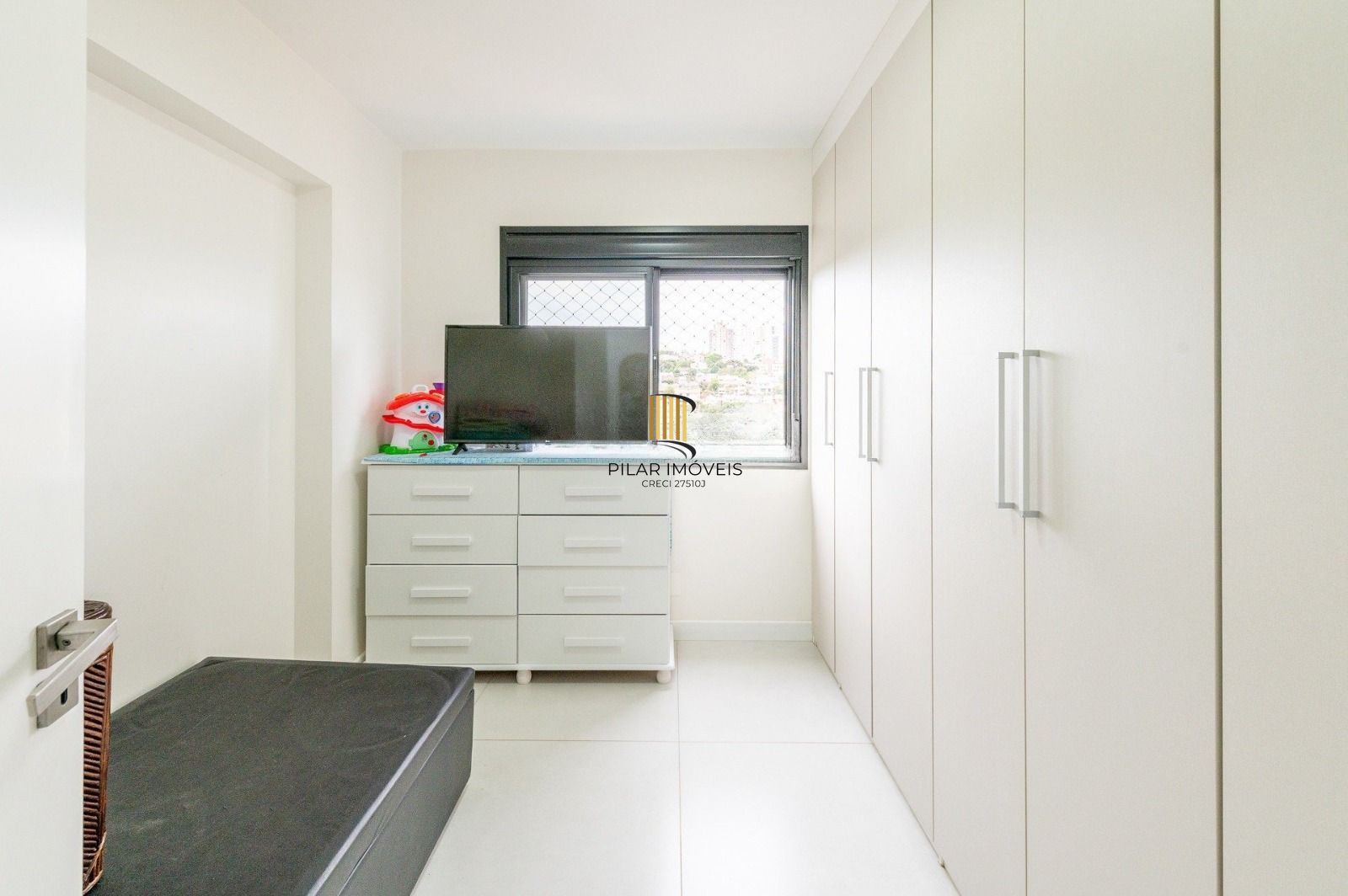 Yellow residence Apartamento de 2 Dormitórios Semimobiliado com 2 Vagas Próximo a Pucrs