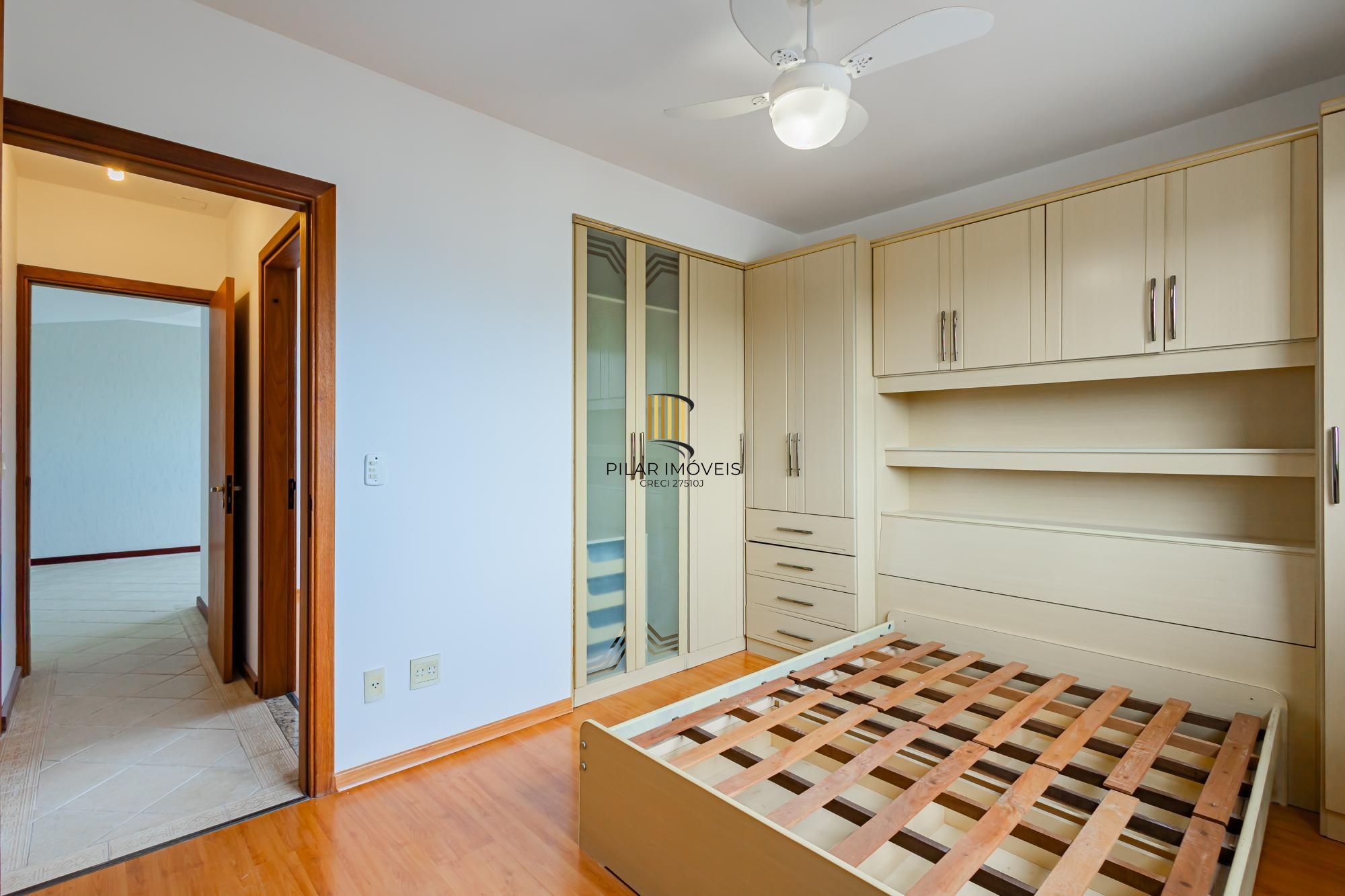 Colinas Garden Apartamento de 2 Dormitórios com Suíte e 2 Vagas no Bairro Passo d'Areia