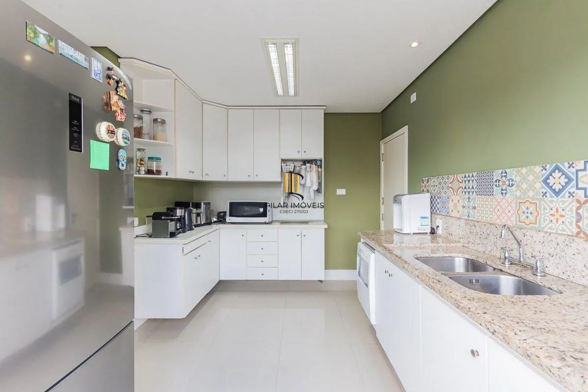 Apartamento de 3 dormitórios próximo ao Grêmio Náutico União