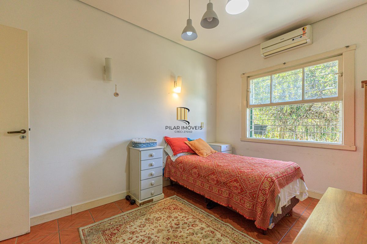 Casa 4 dormitórios Petrópolis