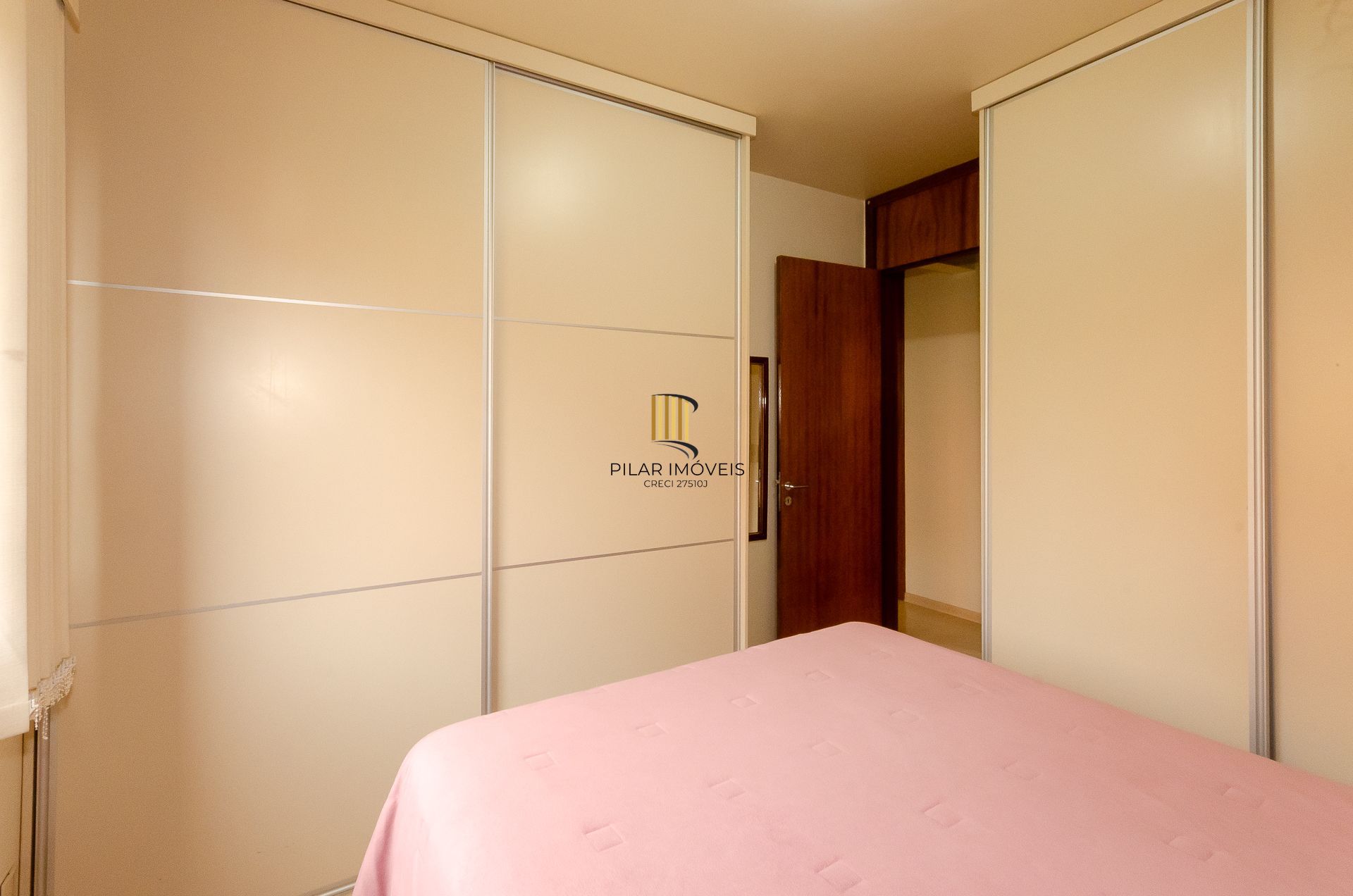 Edifício Residencial Villagio Di Roma- Apartamento a venda com 3 dormitórios no bairro Jardim Carvalho