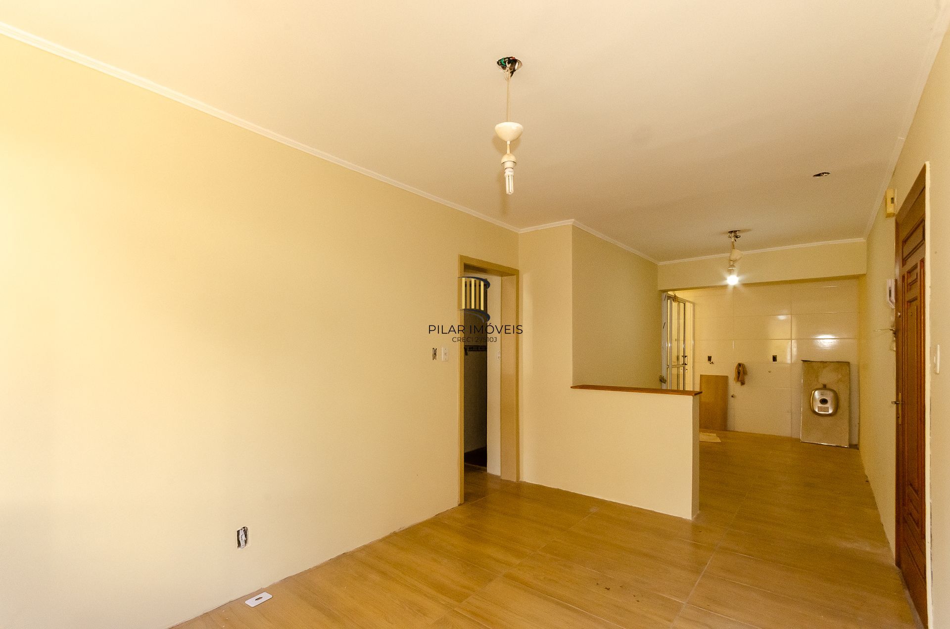 Edifício Dom Fernando Apartamento com 2 dormitórios com pátio e vaga de garagem no Partenon