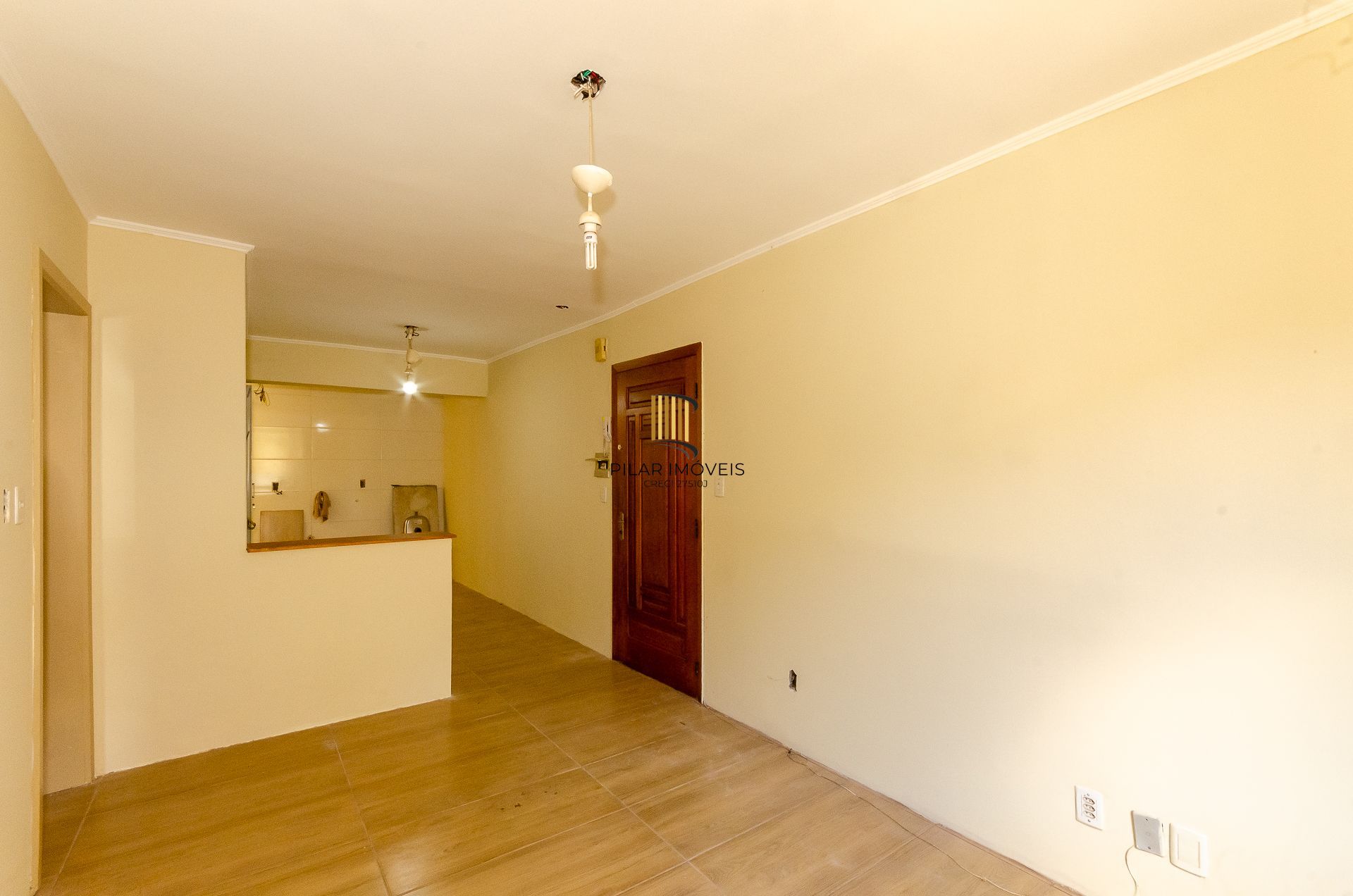 Edifício Dom Fernando Apartamento com 2 dormitórios com pátio e vaga de garagem no Partenon