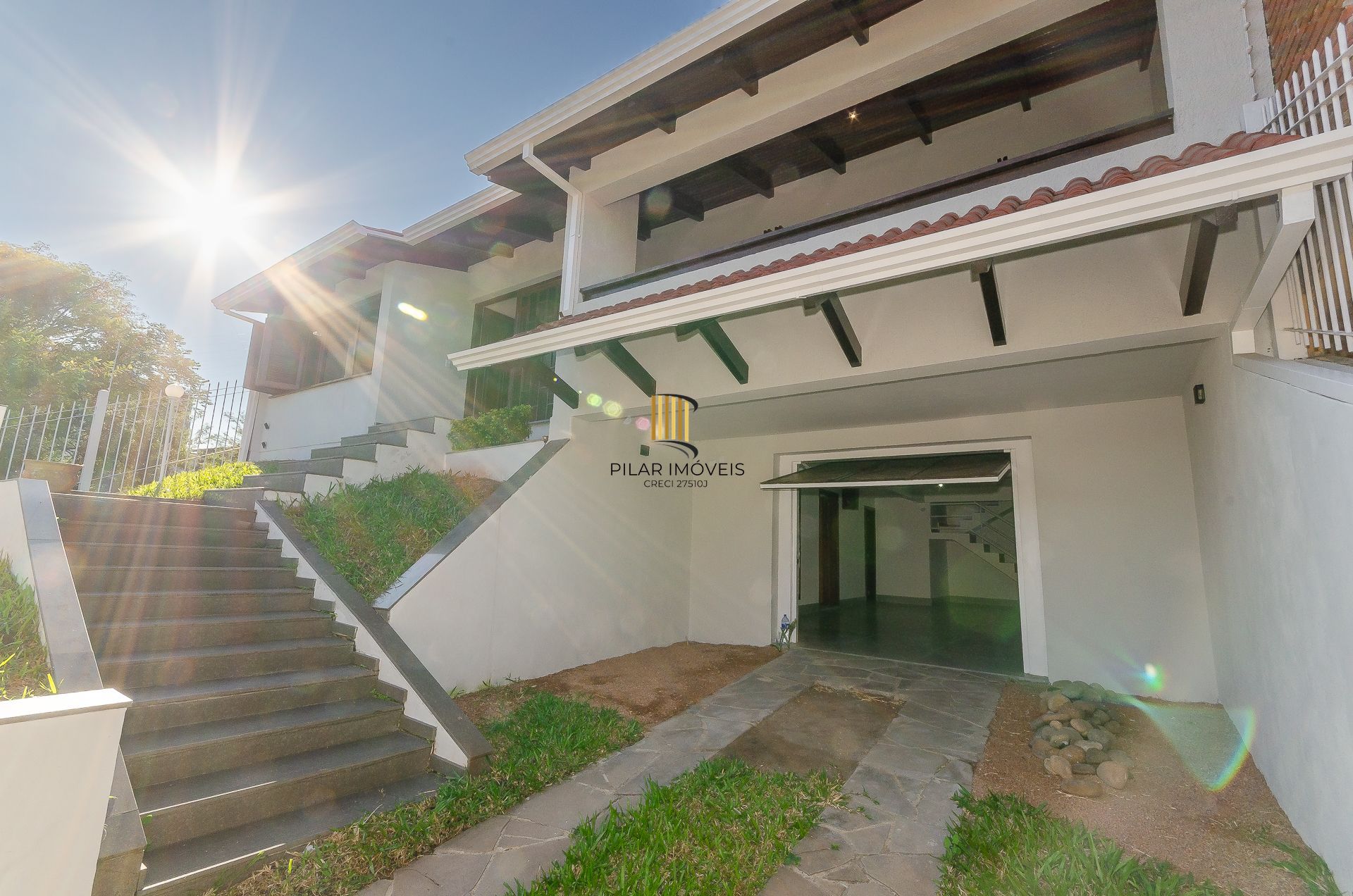Casa Residencial de 4 Quartos à Venda em Porto Alegre, RS