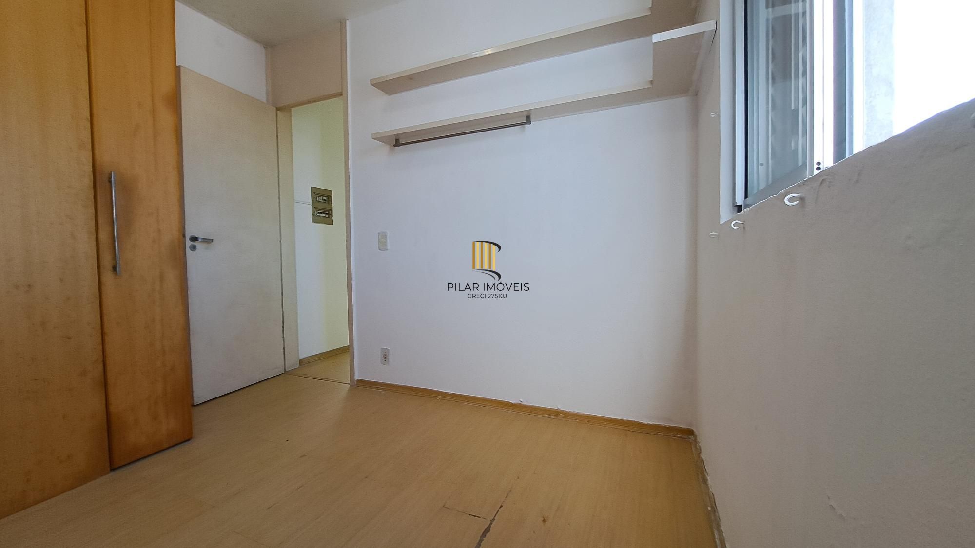 Edifício Pateo Santa Fé apartamento de 2 dormitórios com vaga no bairro Sarandi