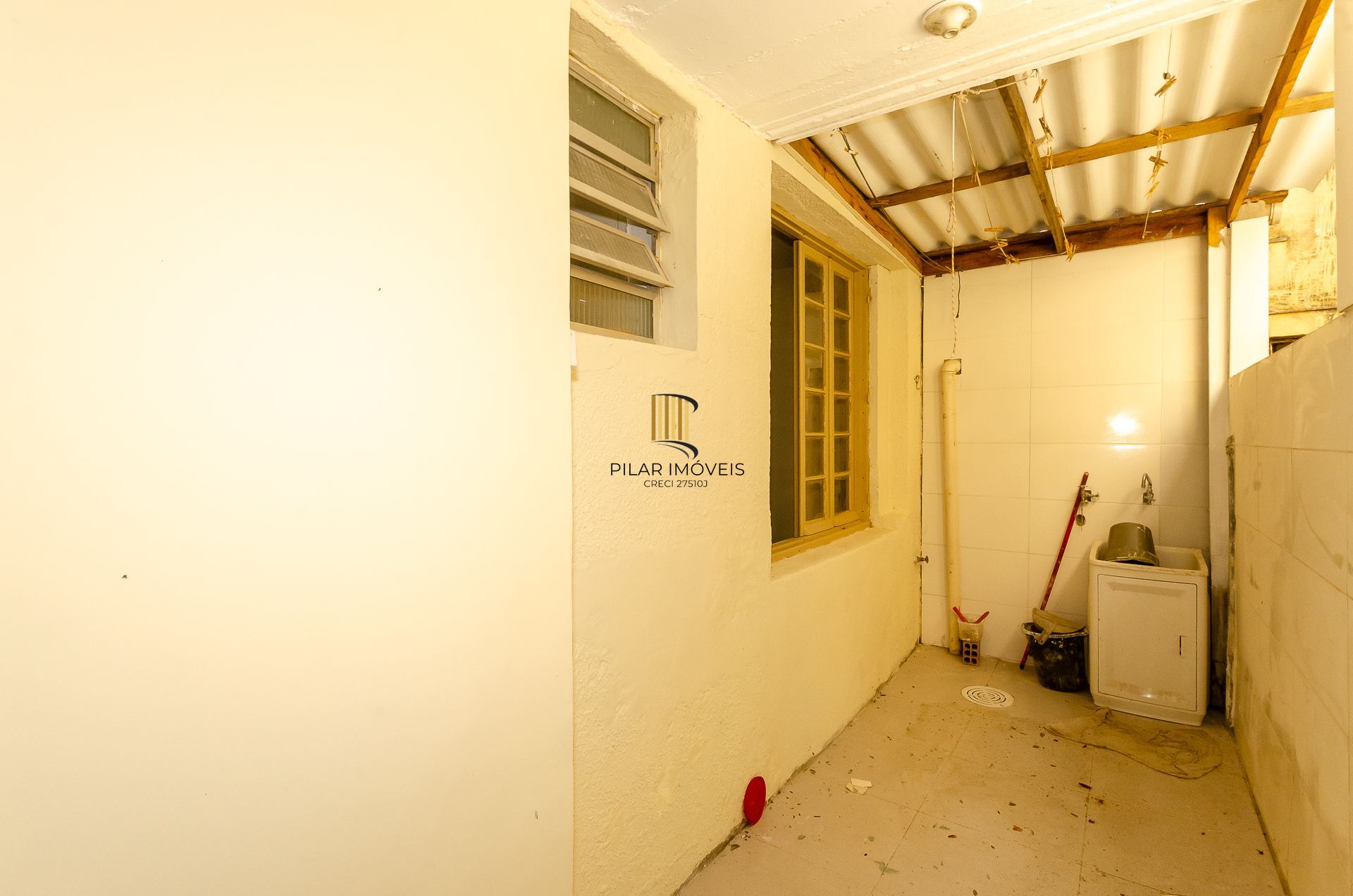 Edifício Dom Fernando Apartamento com 2 dormitórios com pátio e vaga de garagem no Partenon