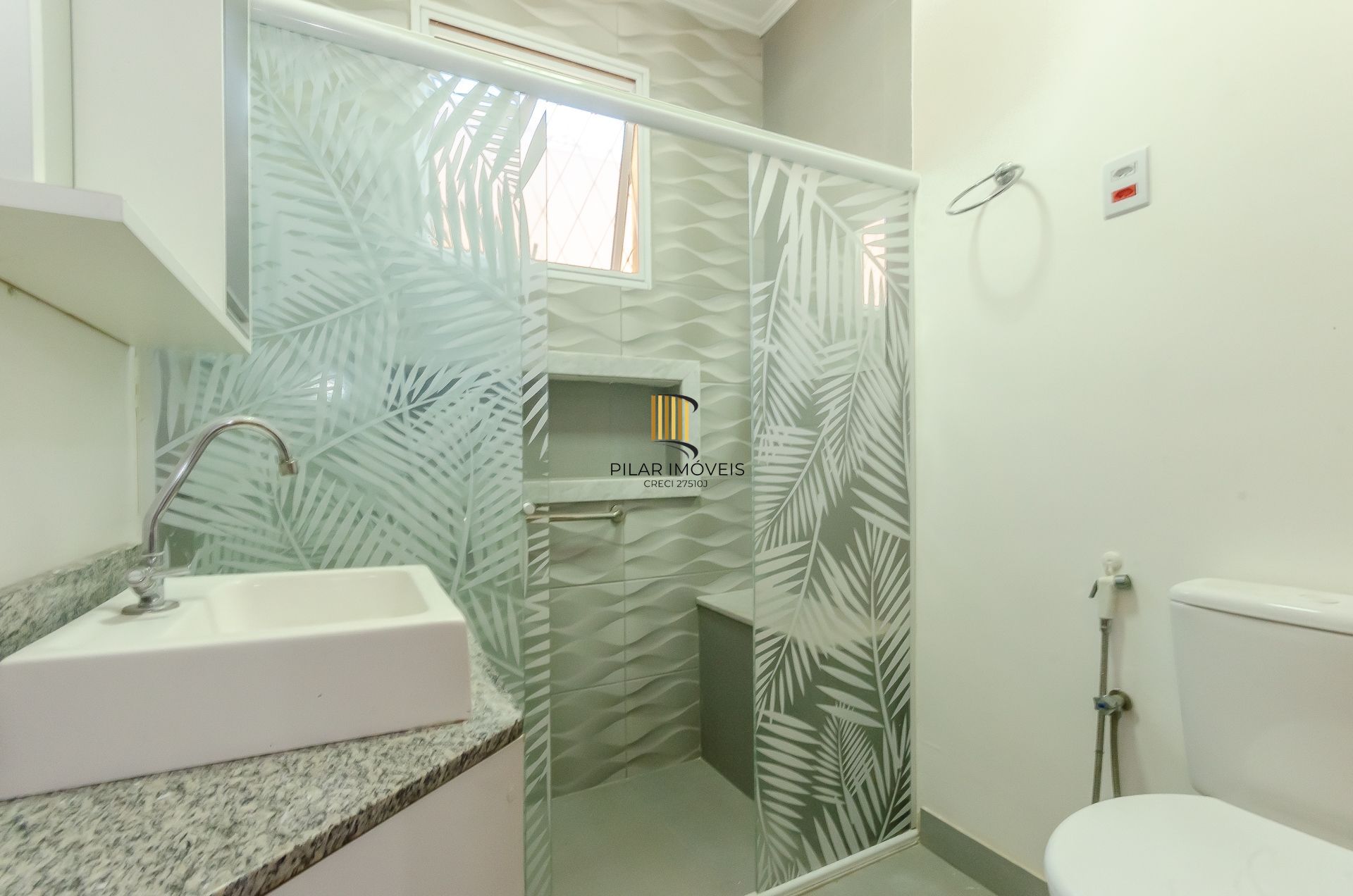 Casa a venda no bairro São José com 3 dormitórios e amplo pátio