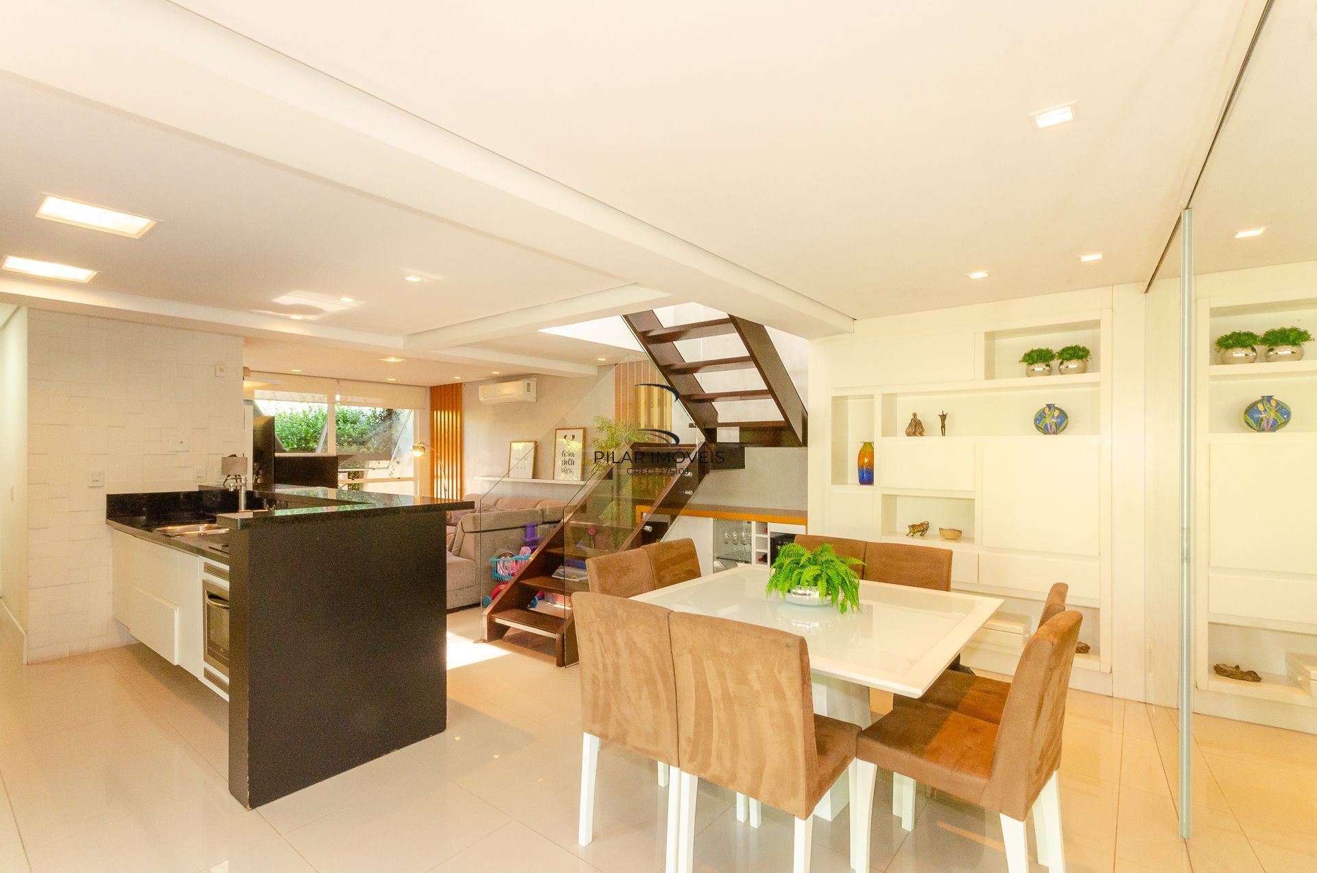 Casa de Condomínio em Porto Alegre, RS - Casa com 3 Suítes Plenas