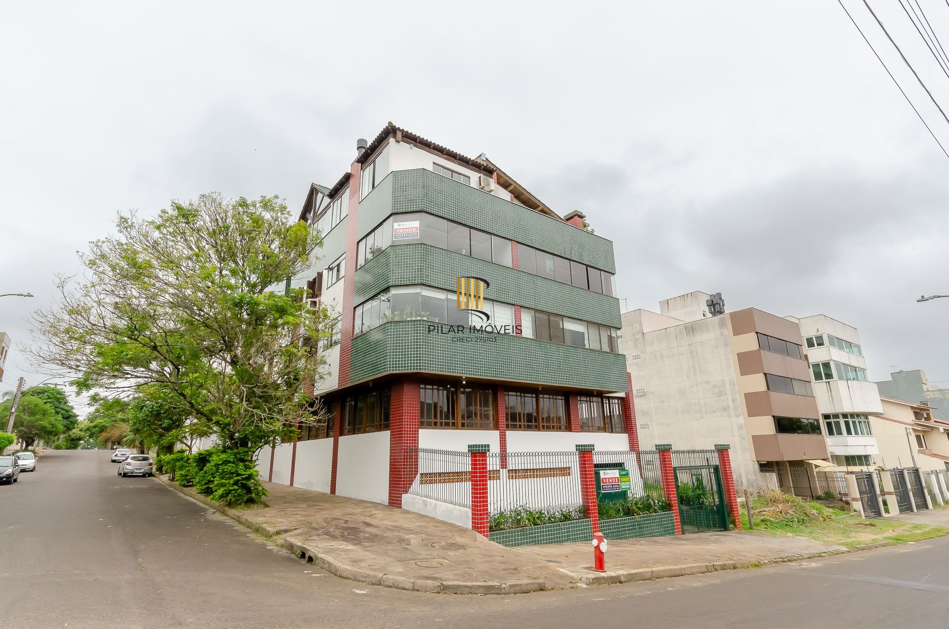 Edifício Canaã Cobertura com 3 dormitórios no bairro jardim Itú