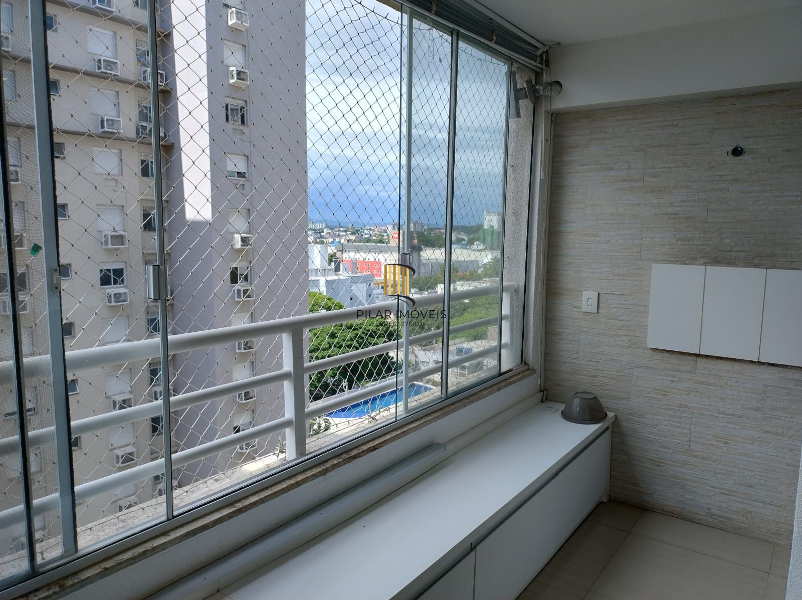 APARTAMENTO SEMIMOBILIADO - VENDA/ALUGUEL (R$3.000,00 + TX) NO CENTRO DE CANOAS!