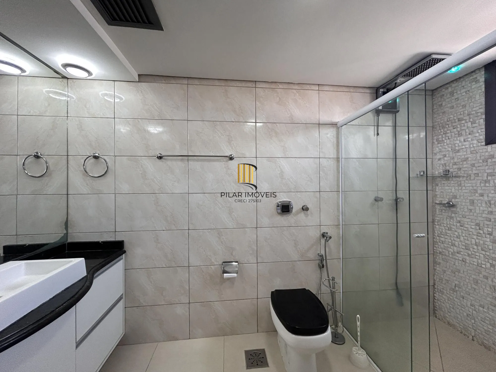 Cobertura Duplex à venda / aluguel (R$11.900,00 + taxas) no Centro de Canoas com piscina