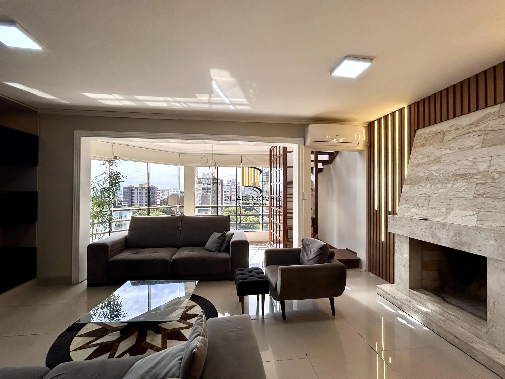 Cobertura Duplex à venda / aluguel (R$11.900,00 + taxas) no Centro de Canoas com piscina