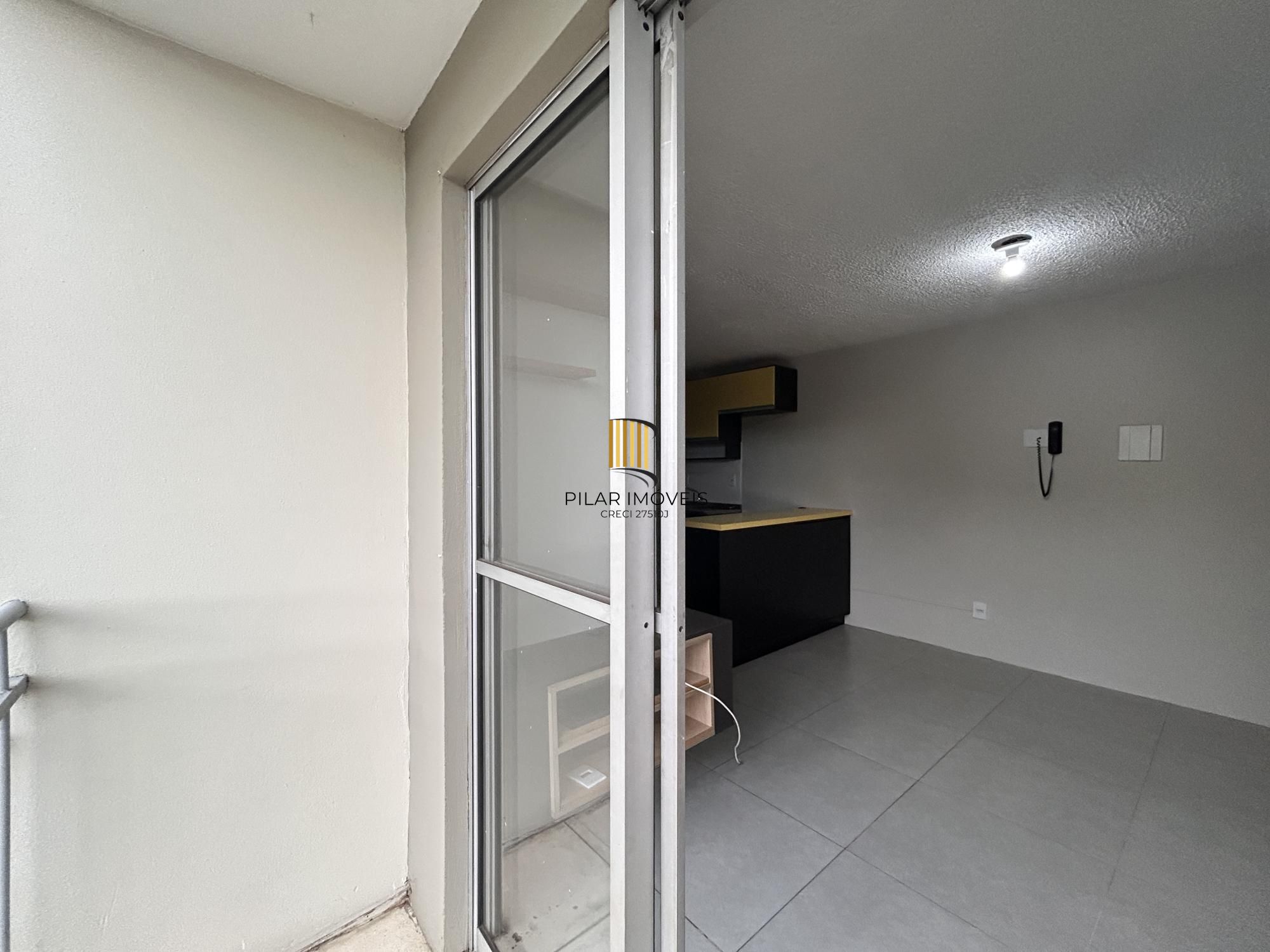 Apartamento 2 dormitórios com sacada e garagem | Condomínio com portaria 24h e lazer