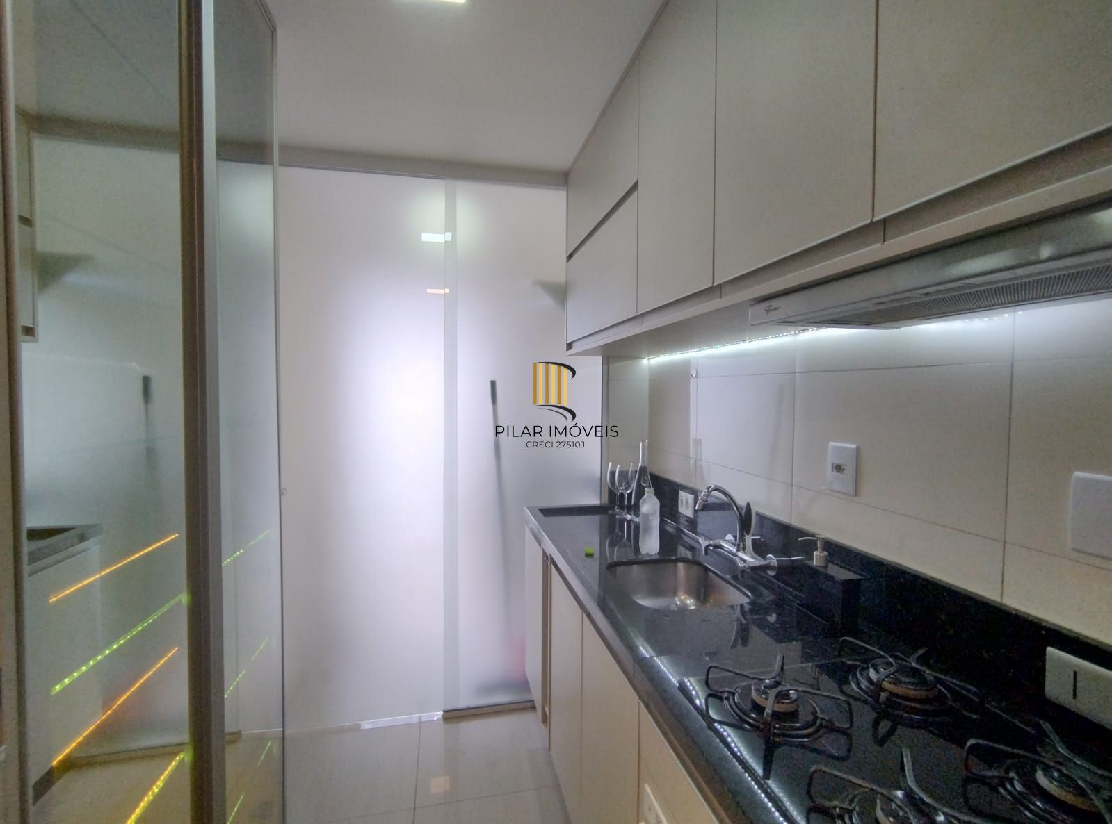 APARTAMENTO SEMIMOBILIADO - VENDA/ALUGUEL (R$3.000,00 + TX) NO CENTRO DE CANOAS!