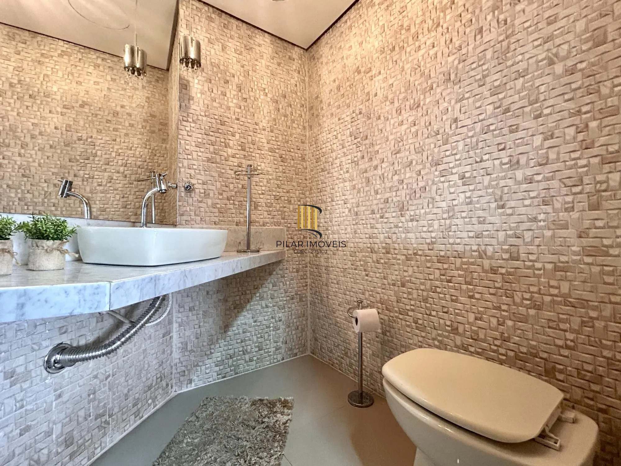 Cobertura Duplex à venda / aluguel (R$11.900,00 + taxas) no Centro de Canoas com piscina