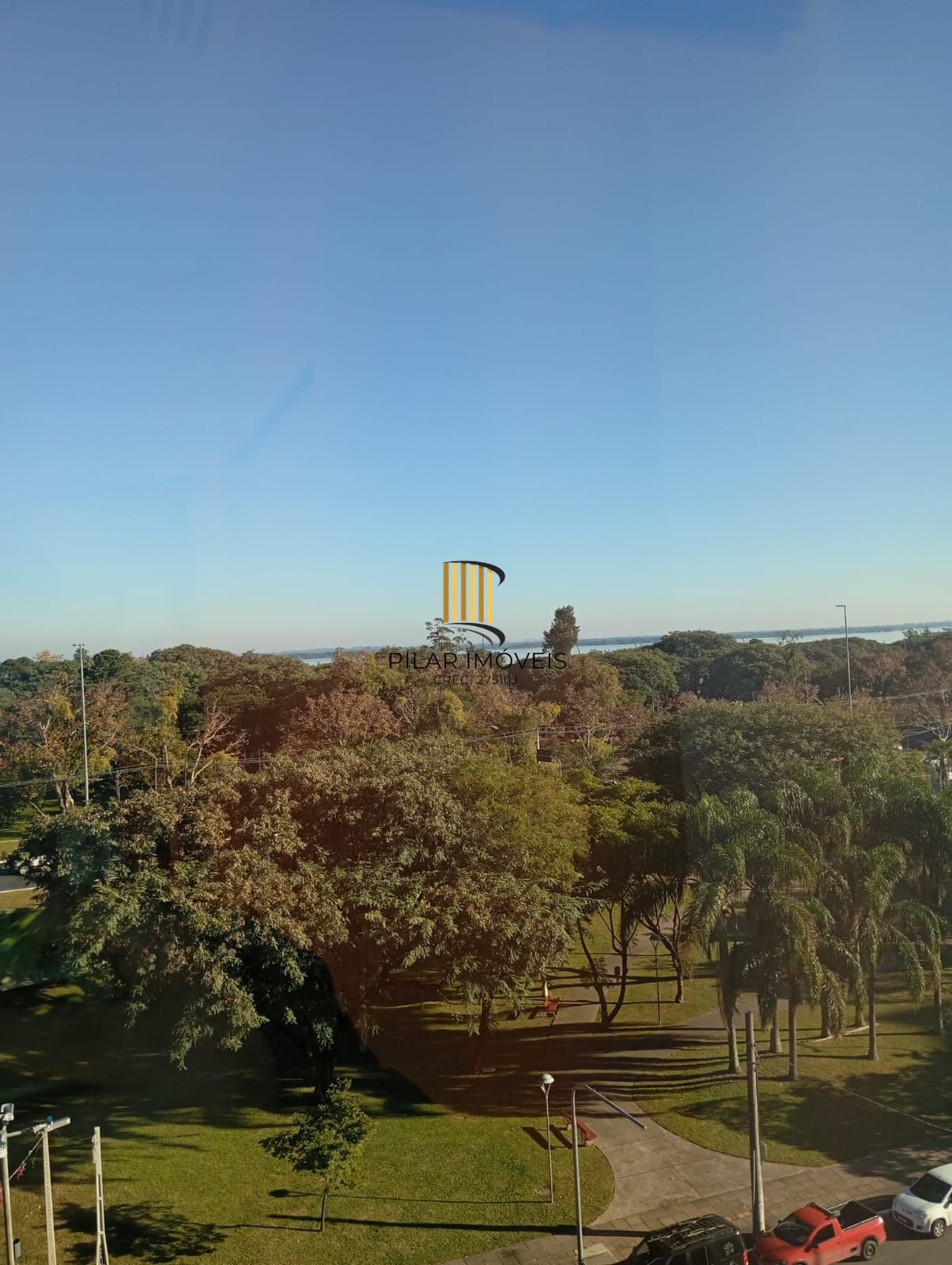 CLÍNICA DECORADA COM VISTA PARA O GUAÍBA