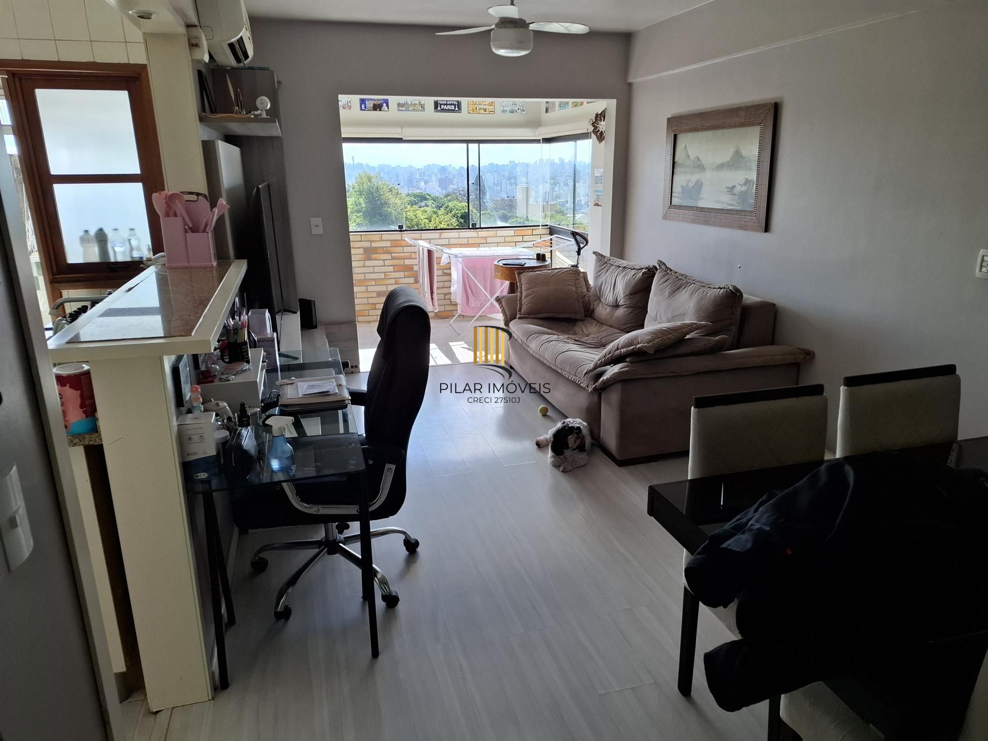 Apartamento amplo de 1 dormitório, 1 vaga, churrasqueira e área de serviço separada.