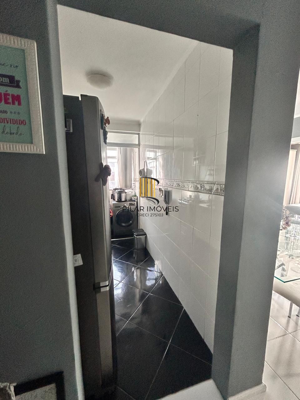 Vendo apartamento semi mobiliado, 1 dorm. , sala, quarto, banheiro, lavanderia, 4°.