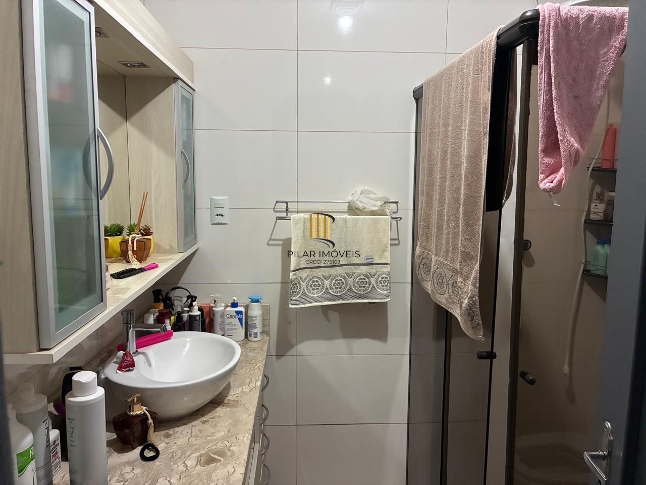 RESIDENCIA NO PARQUE SANTA FÉ RECENTEMENTE REFORMADA COM TRES DORMITORIOS, ESCRITORIO, SALÃO DE FESTAS, PISCINA, CHURRASQUEIRA.