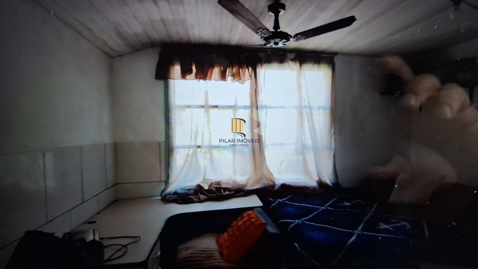 CASA AMPLA, 2 DORMITÓTIOS, 1SUÍTE, SALA, COZINHA, BANHEIRO SOCIAL , 2 VAGAS DE GARAGEM E ÓTIMA LOCALIZAÇÃO!