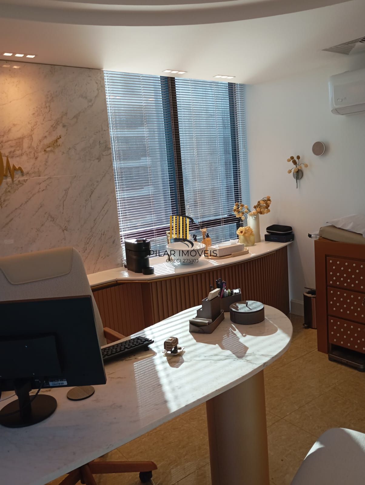 CLÍNICA DECORADA COM VISTA PARA O GUAÍBA