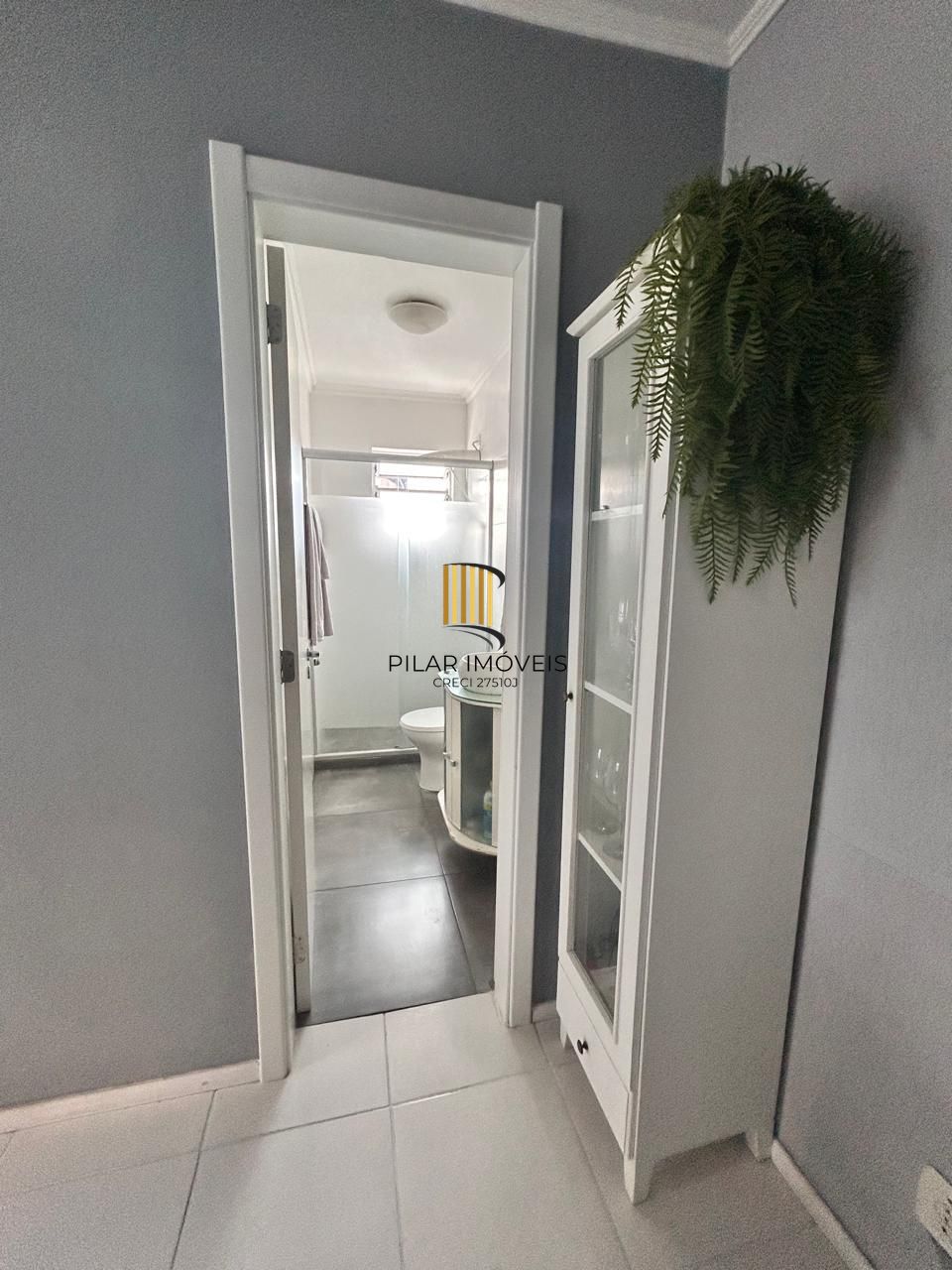 Vendo apartamento semi mobiliado, 1 dorm. , sala, quarto, banheiro, lavanderia, 4°.