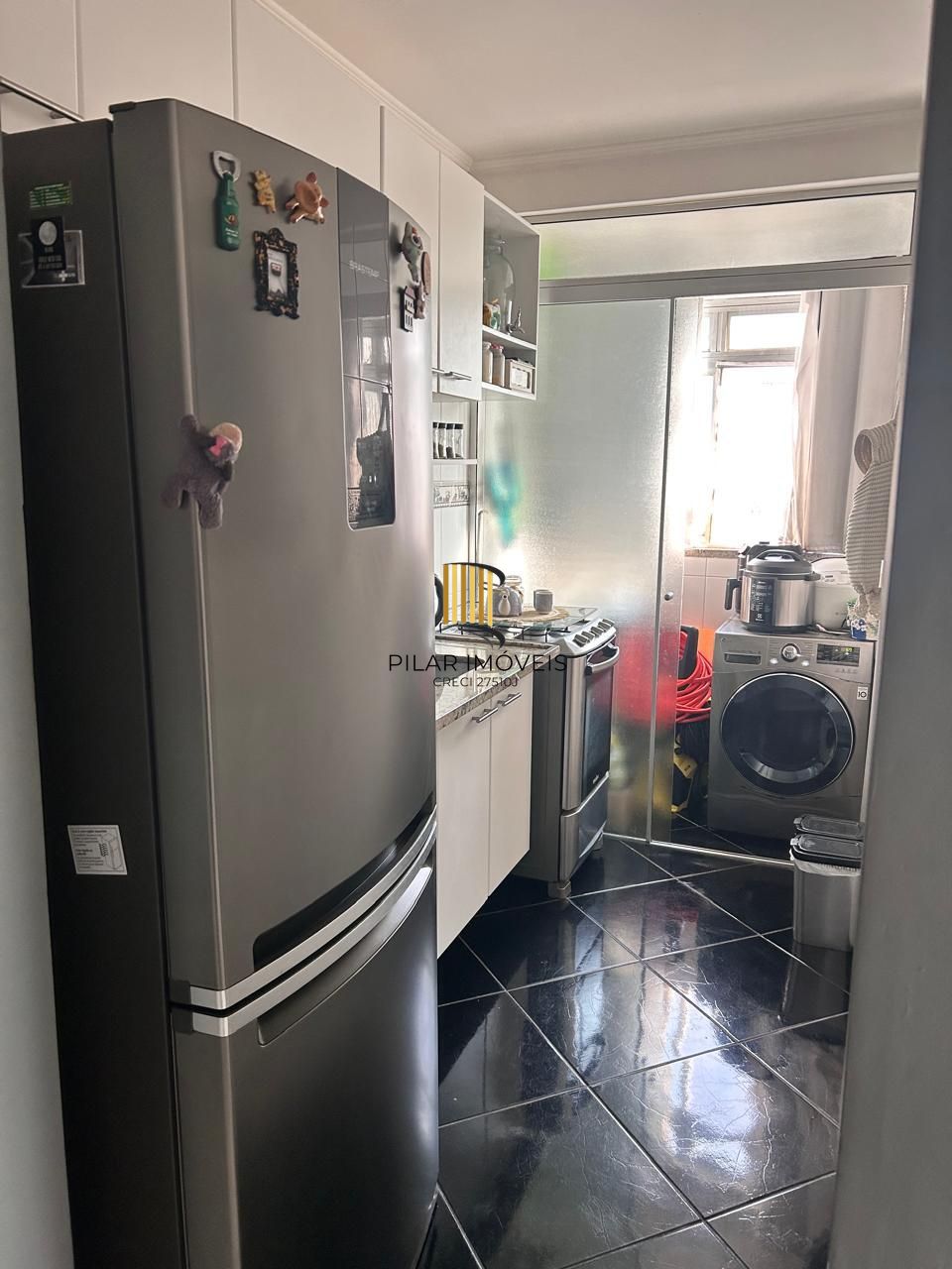 Vendo apartamento semi mobiliado, 1 dorm. , sala, quarto, banheiro, lavanderia, 4°.