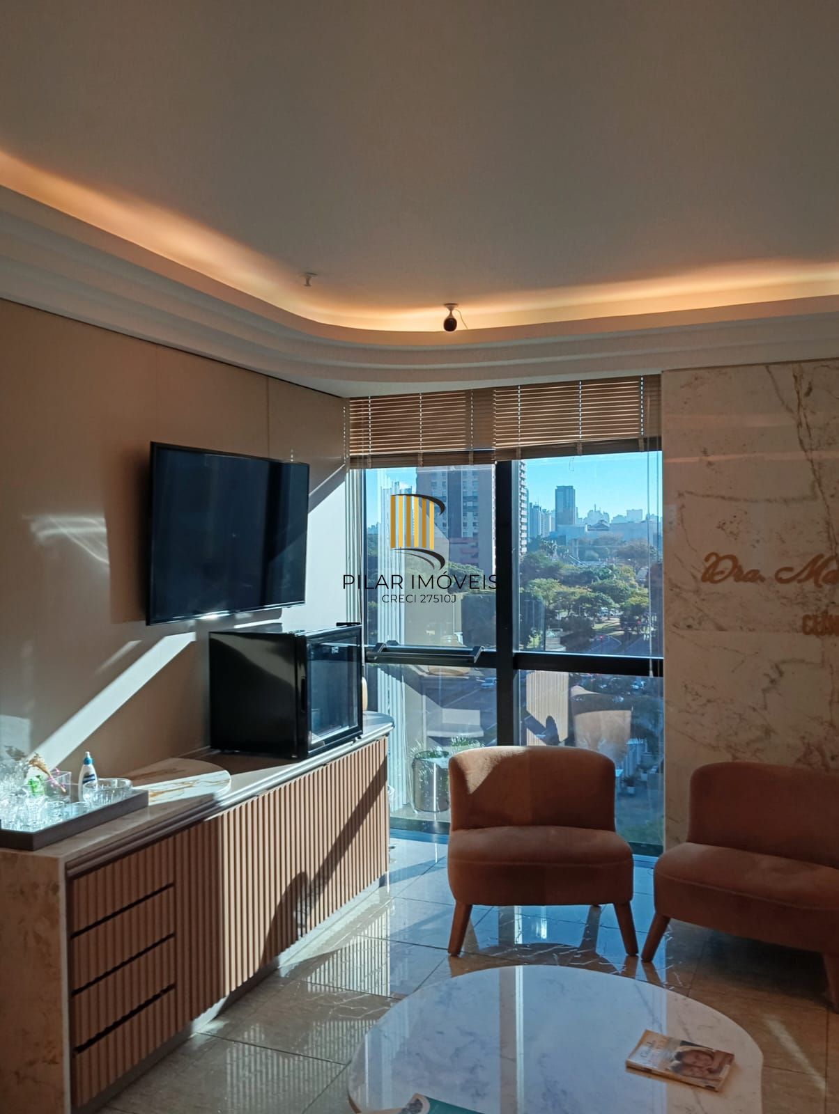 CLÍNICA DECORADA COM VISTA PARA O GUAÍBA