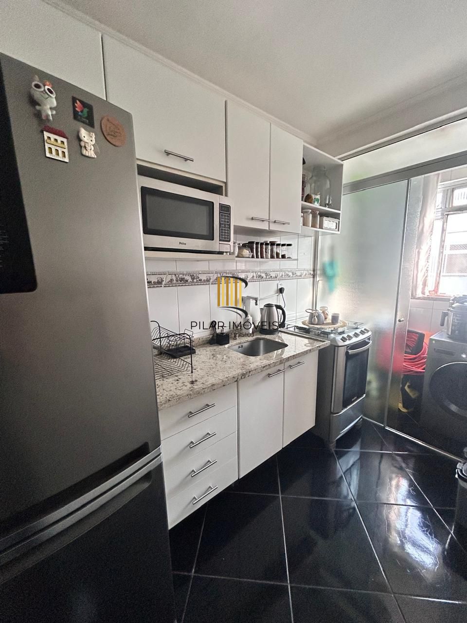 Vendo apartamento semi mobiliado, 1 dorm. , sala, quarto, banheiro, lavanderia, 4°.