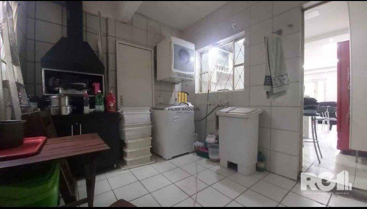 Casa 3 dormitórios no bairro Glória