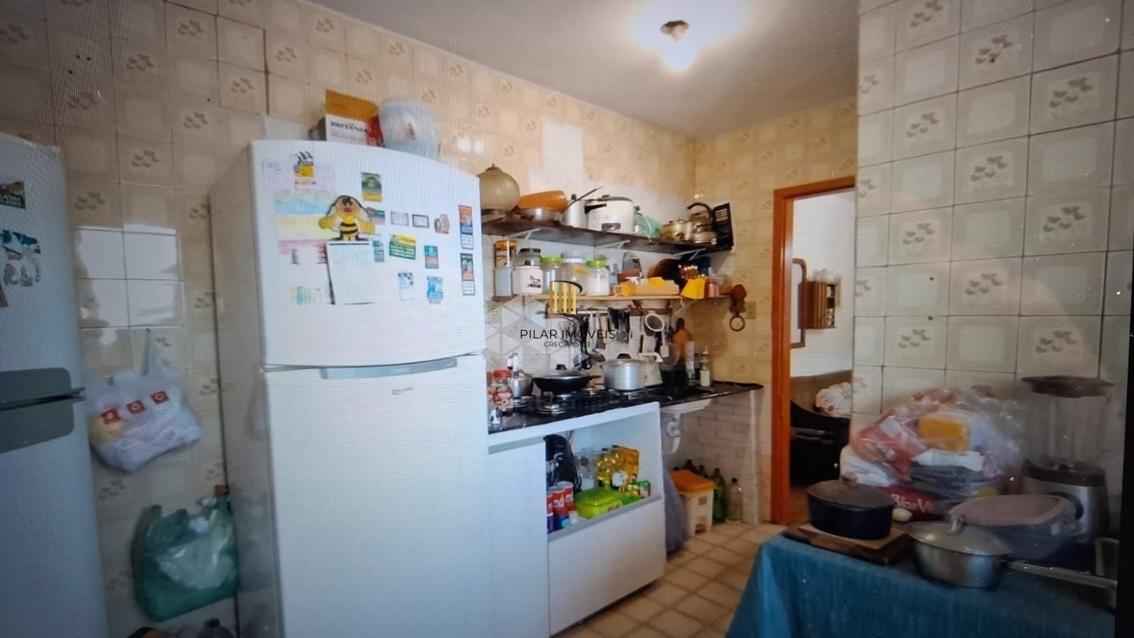 CASA AMPLA, 2 DORMITÓTIOS, 1SUÍTE, SALA, COZINHA, BANHEIRO SOCIAL , 2 VAGAS DE GARAGEM E ÓTIMA LOCALIZAÇÃO!