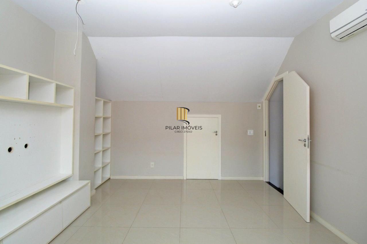 CASA EM CONDOMINIO COM 4 DORMITÓRIOS E DUAS VAGAS COBERTAS NO 