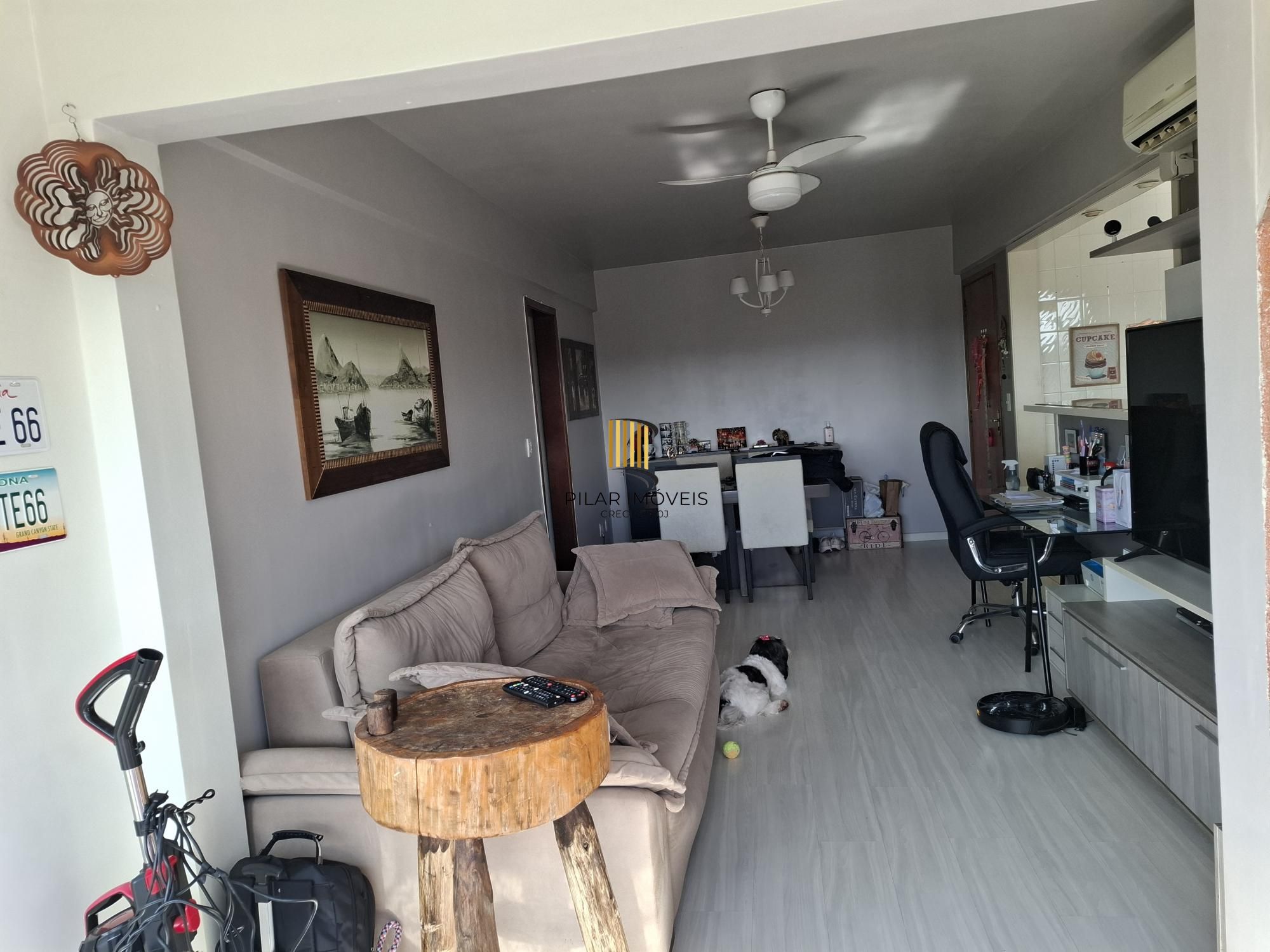 Apartamento amplo de 1 dormitório, 1 vaga, churrasqueira e área de serviço separada.