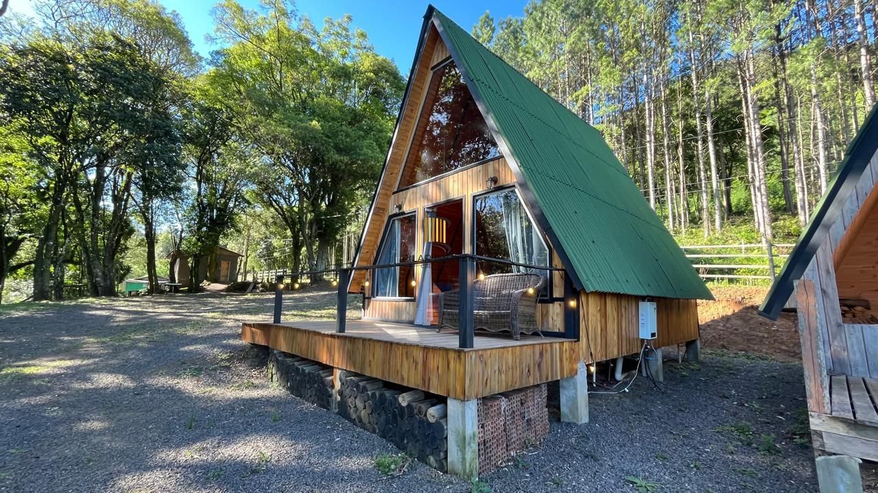 SITIO PARA LAZER E TURISMO.  COM TODAS AS LICENÇAS, URBANIZADO PRONTO PARA INVESTIMENTO EM TURISMO