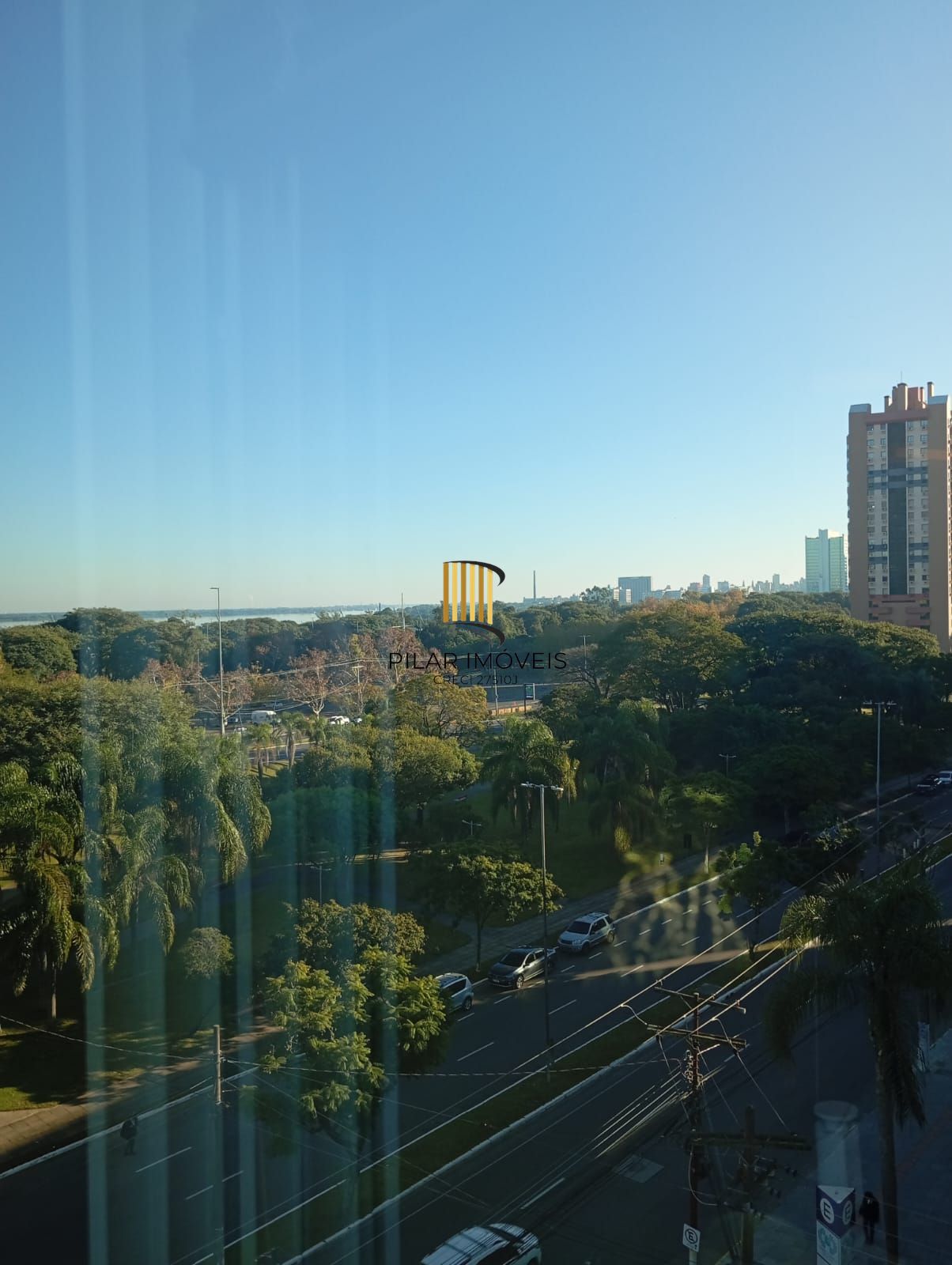 CLÍNICA DECORADA COM VISTA PARA O GUAÍBA