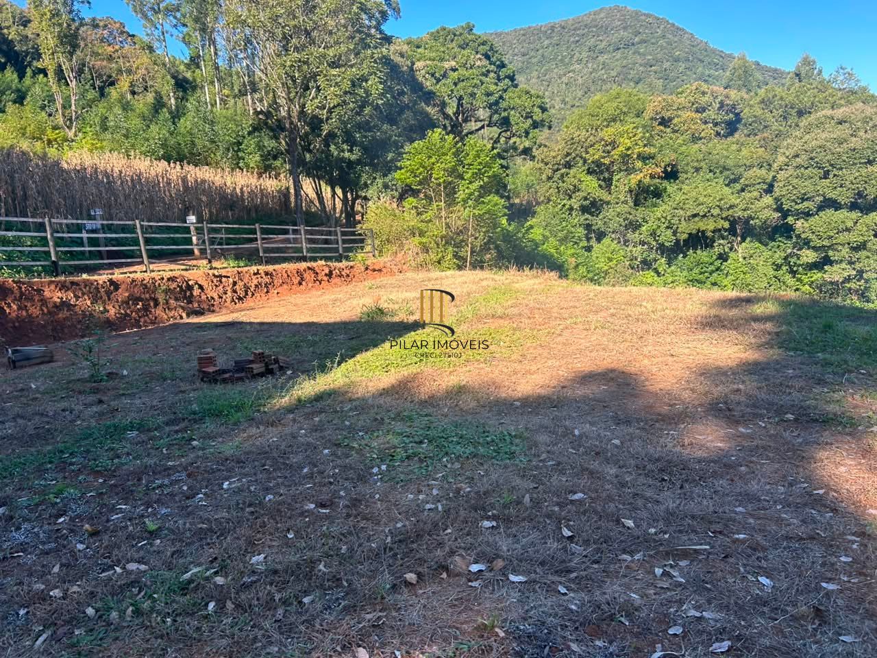 SITIO PARA LAZER E TURISMO.  COM TODAS AS LICENÇAS, URBANIZADO PRONTO PARA INVESTIMENTO EM TURISMO