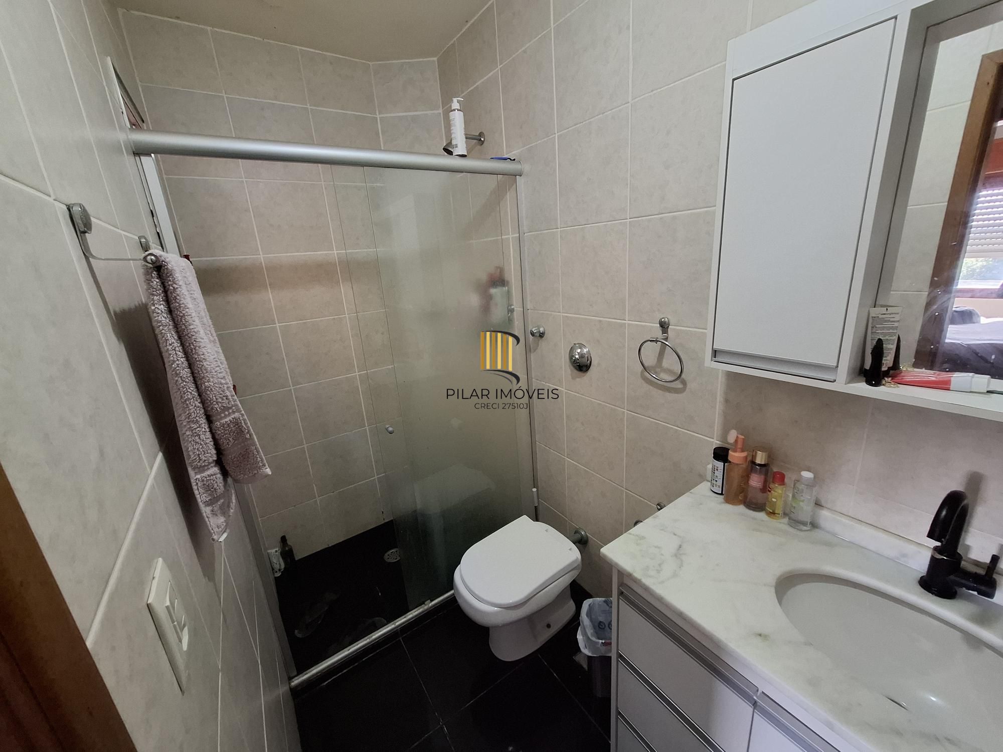 Apartamento amplo de 1 dormitório, 1 vaga, churrasqueira e área de serviço separada.