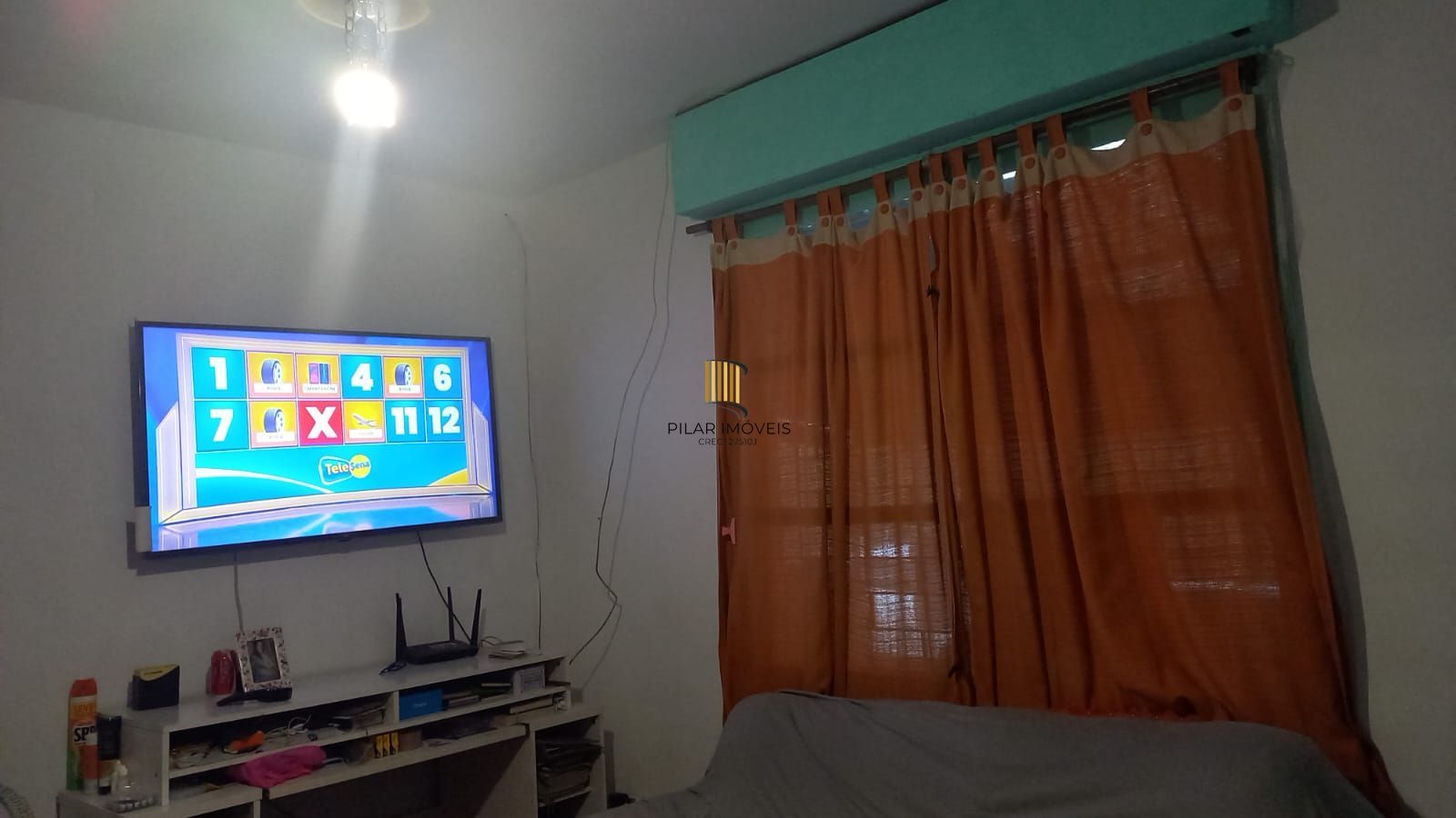 CASA AMPLA, 2 DORMITÓTIOS, 1SUÍTE, SALA, COZINHA, BANHEIRO SOCIAL , 2 VAGAS DE GARAGEM E ÓTIMA LOCALIZAÇÃO!