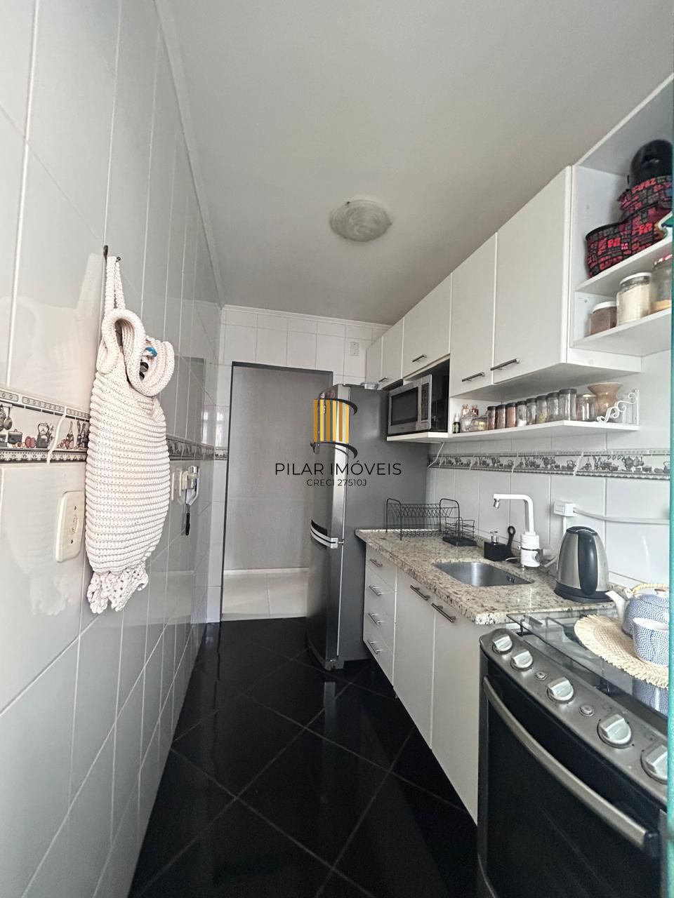 Vendo apartamento semi mobiliado, 1 dorm. , sala, quarto, banheiro, lavanderia, 4°.