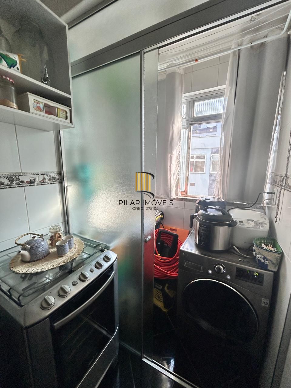 Vendo apartamento semi mobiliado, 1 dorm. , sala, quarto, banheiro, lavanderia, 4°.