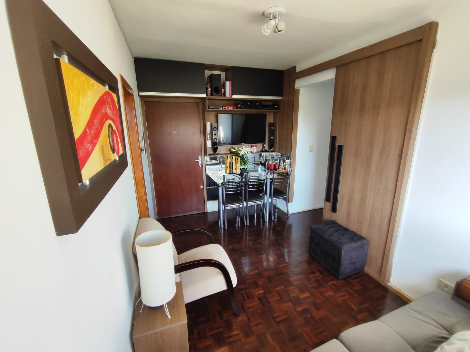 Apartamento dois dormitórios , com vaga de garagem, Bairro Vila Nova!