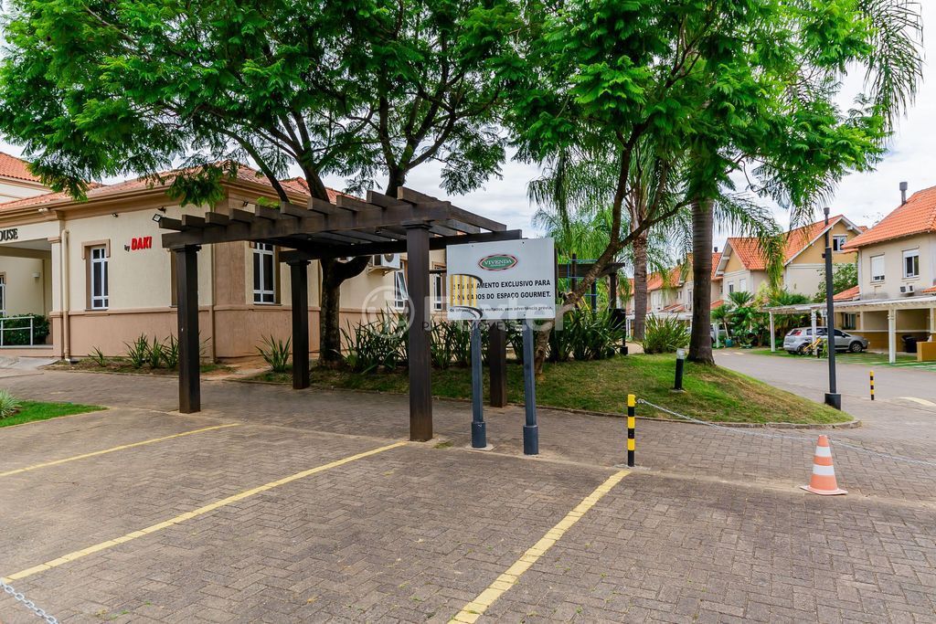 CASA EM CONDOMINIO COM 4 DORMITÓRIOS E DUAS VAGAS COBERTAS NO 
