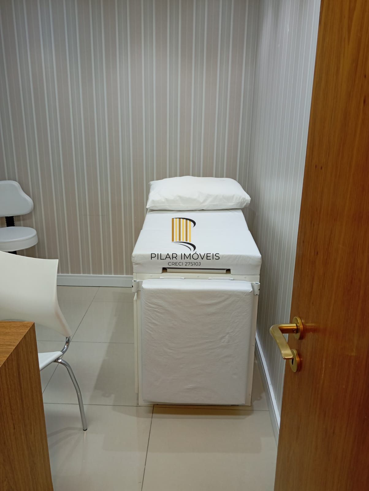 Consultório médico todo mobiliado no MOINHOS