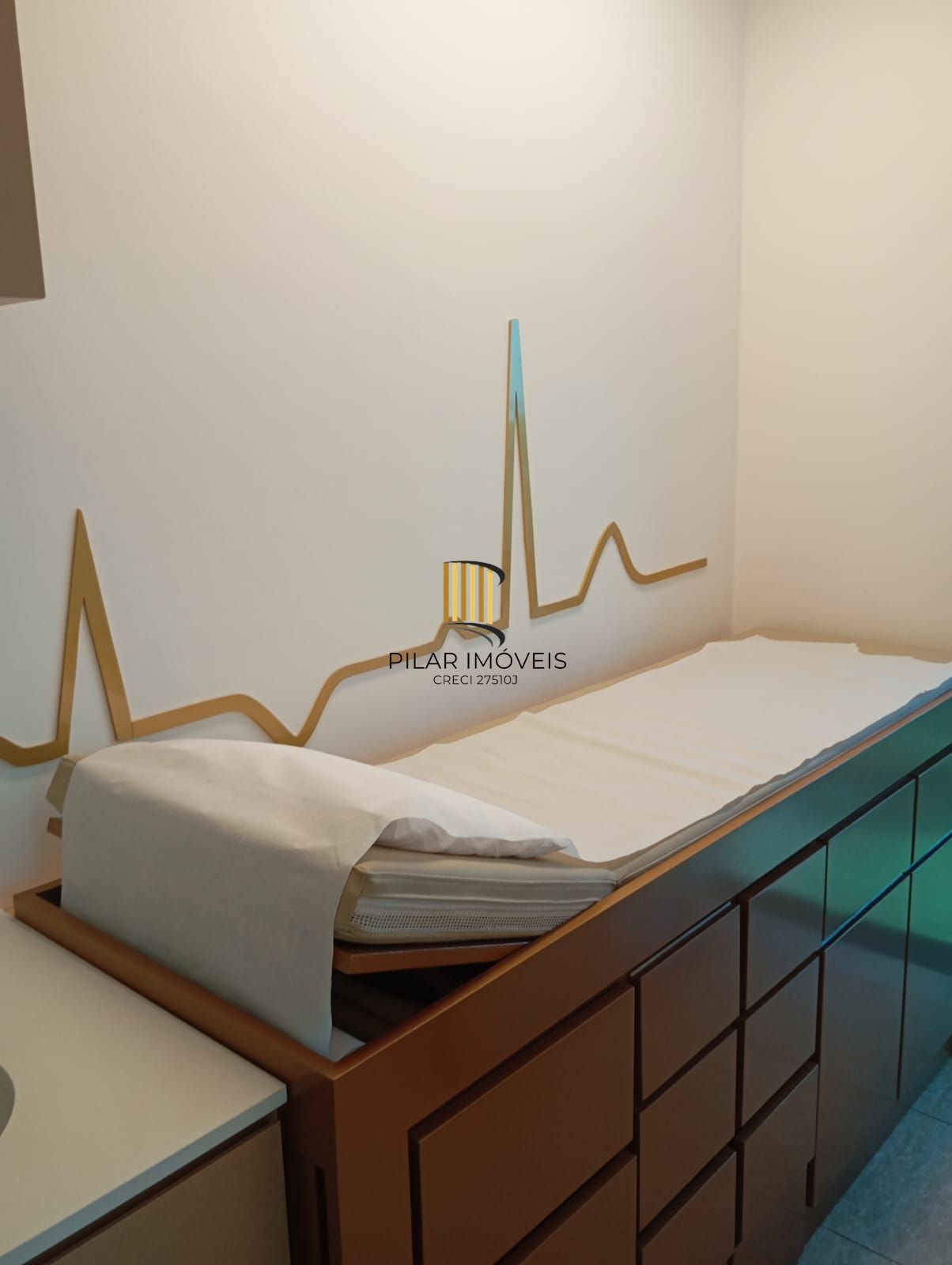 CLÍNICA DECORADA COM VISTA PARA O GUAÍBA