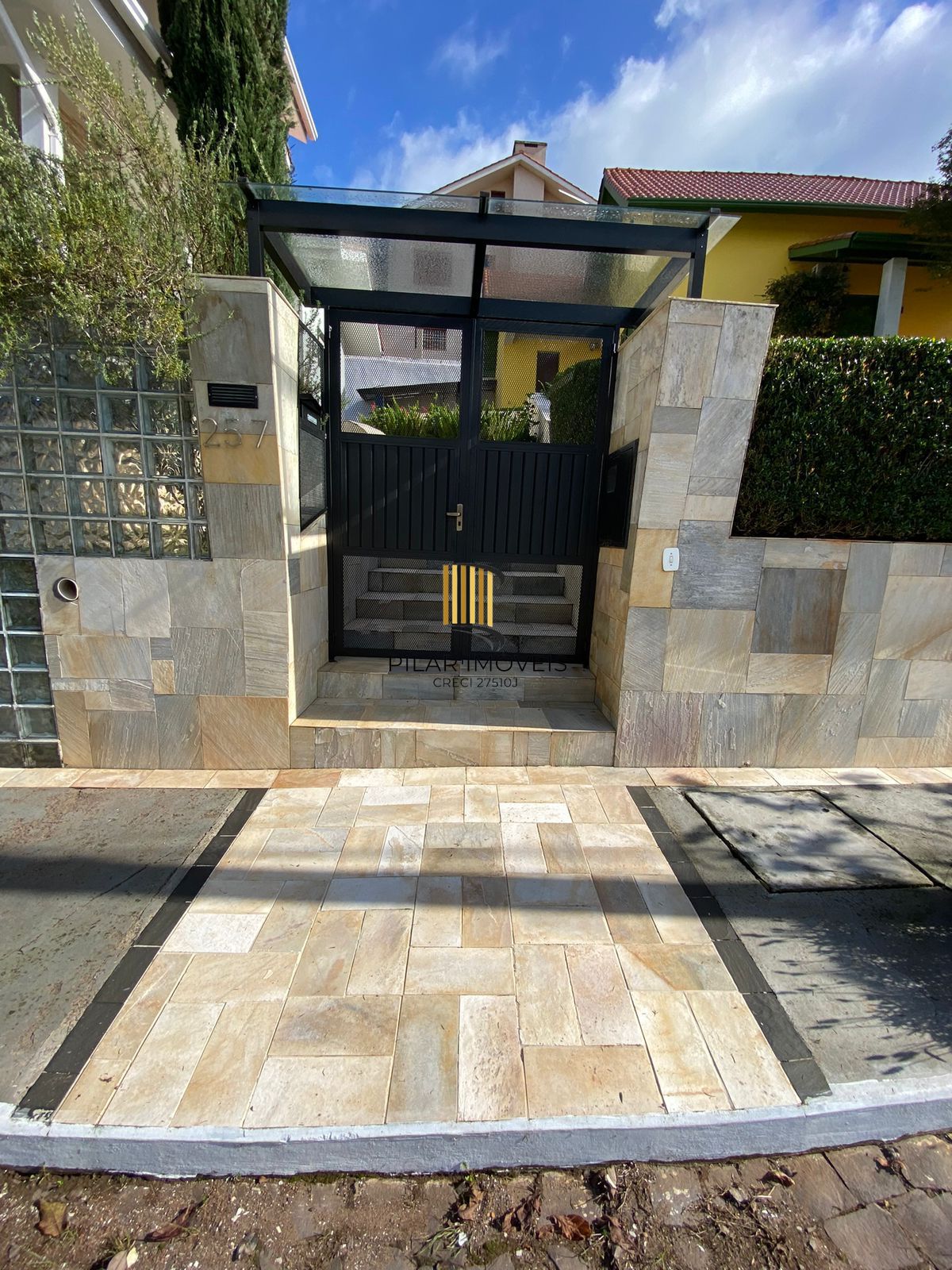 Casa 2 dormitórios no bairro Bavária