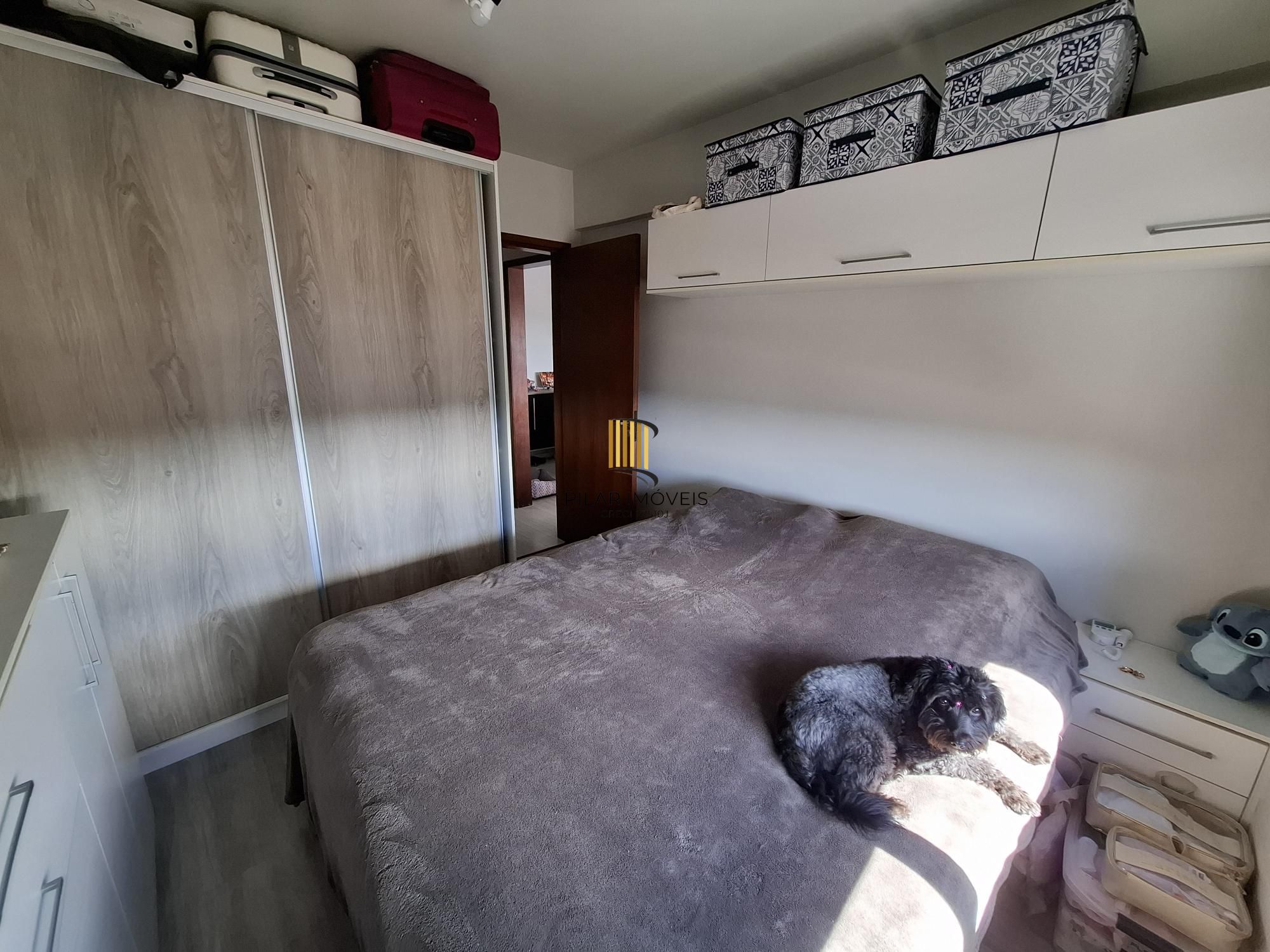 Apartamento amplo de 1 dormitório, 1 vaga, churrasqueira e área de serviço separada.