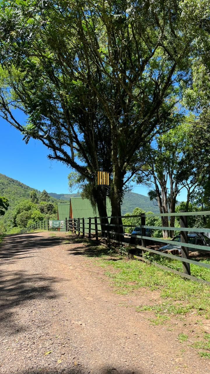 SITIO PARA LAZER E TURISMO.  COM TODAS AS LICENÇAS, URBANIZADO PRONTO PARA INVESTIMENTO EM TURISMO