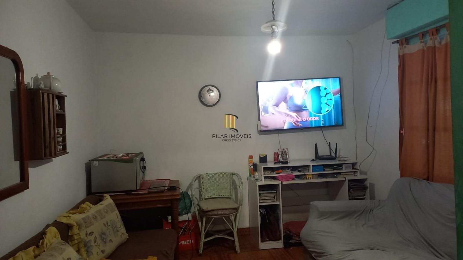 CASA AMPLA, 2 DORMITÓTIOS, 1SUÍTE, SALA, COZINHA, BANHEIRO SOCIAL , 2 VAGAS DE GARAGEM E ÓTIMA LOCALIZAÇÃO!