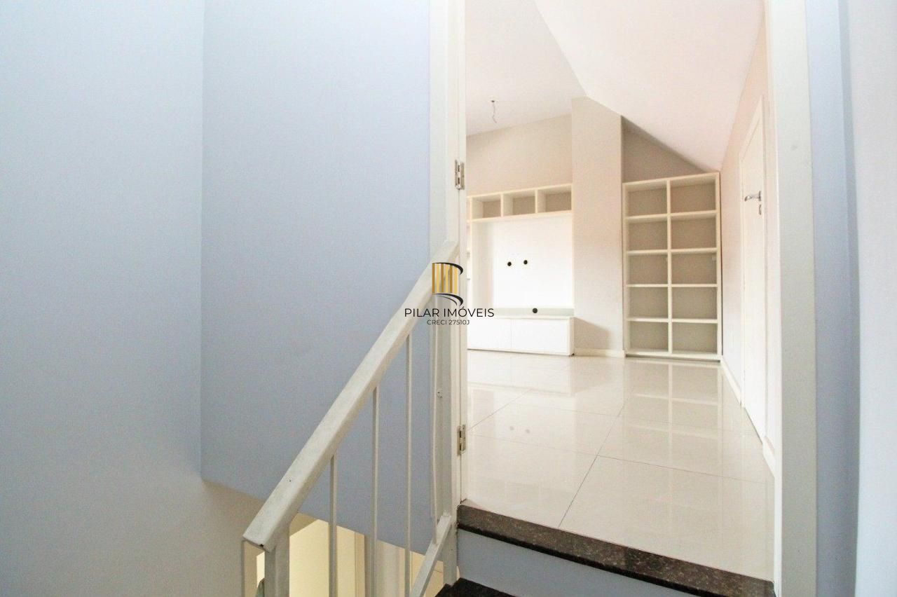 CASA EM CONDOMINIO COM 4 DORMITÓRIOS E DUAS VAGAS COBERTAS NO 