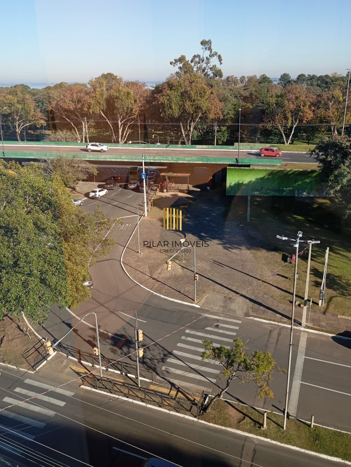 CLÍNICA DECORADA COM VISTA PARA O GUAÍBA